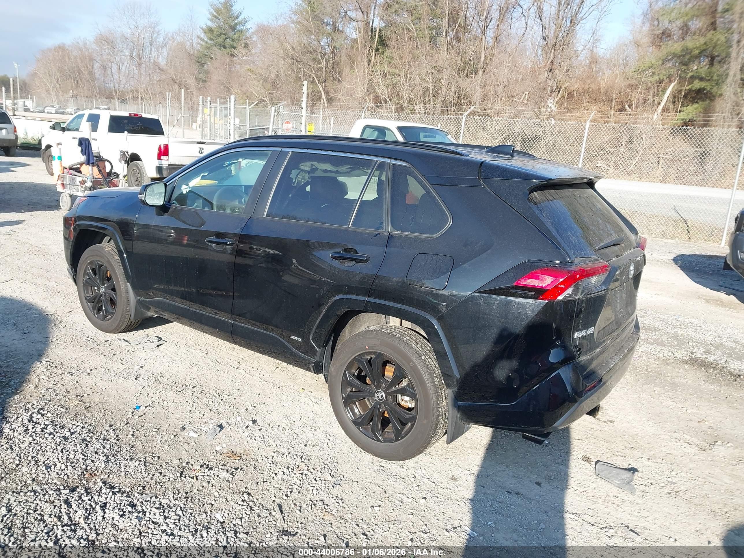 TOYOTA RAV4 image 3