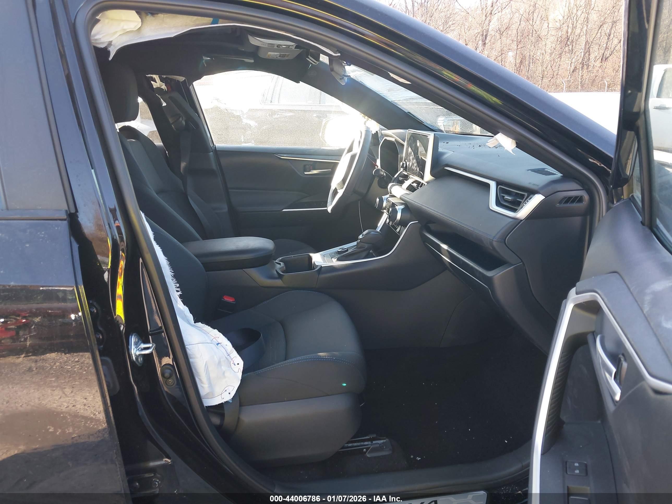 TOYOTA RAV4 image 5