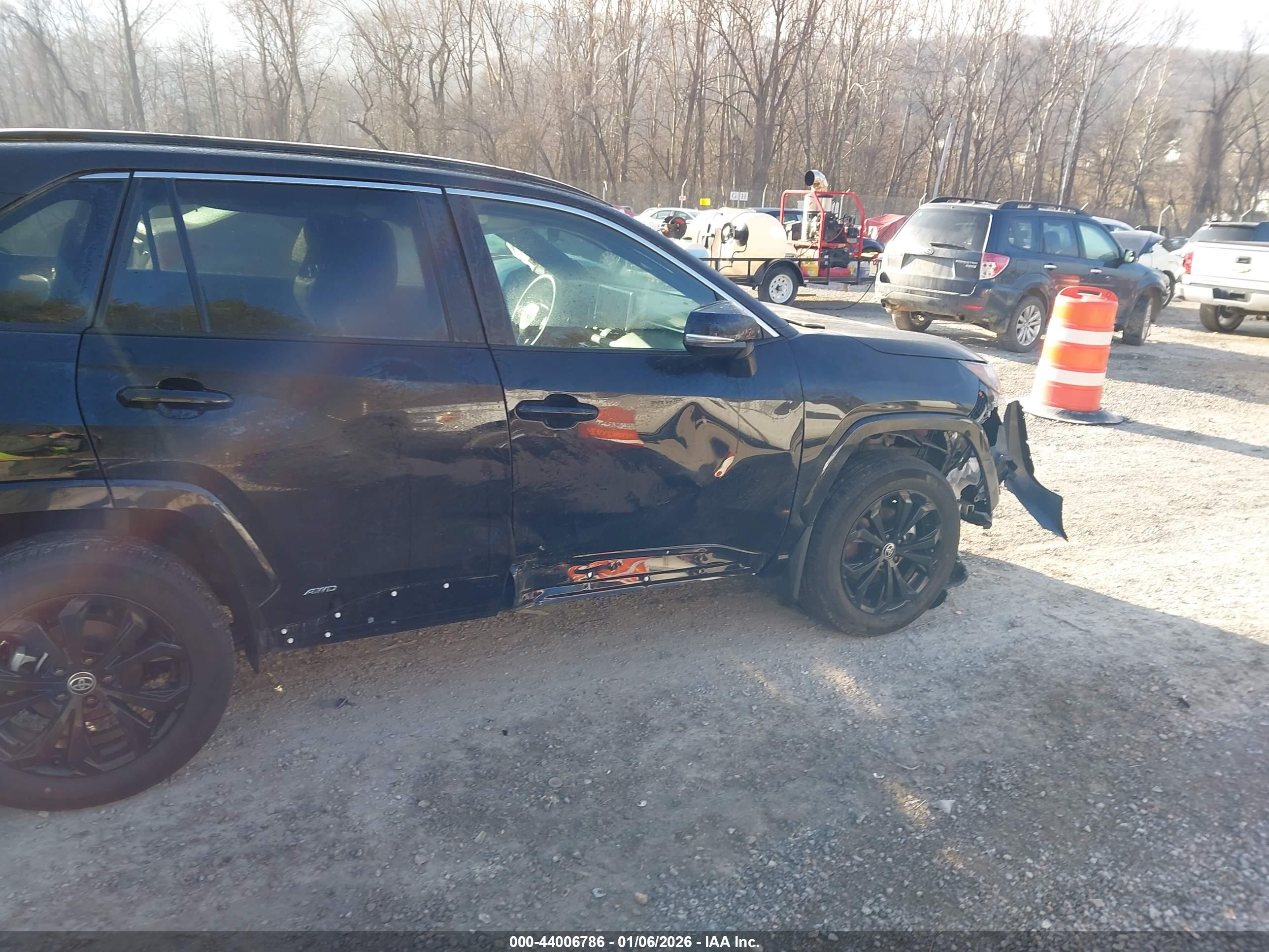 TOYOTA RAV4 image 6