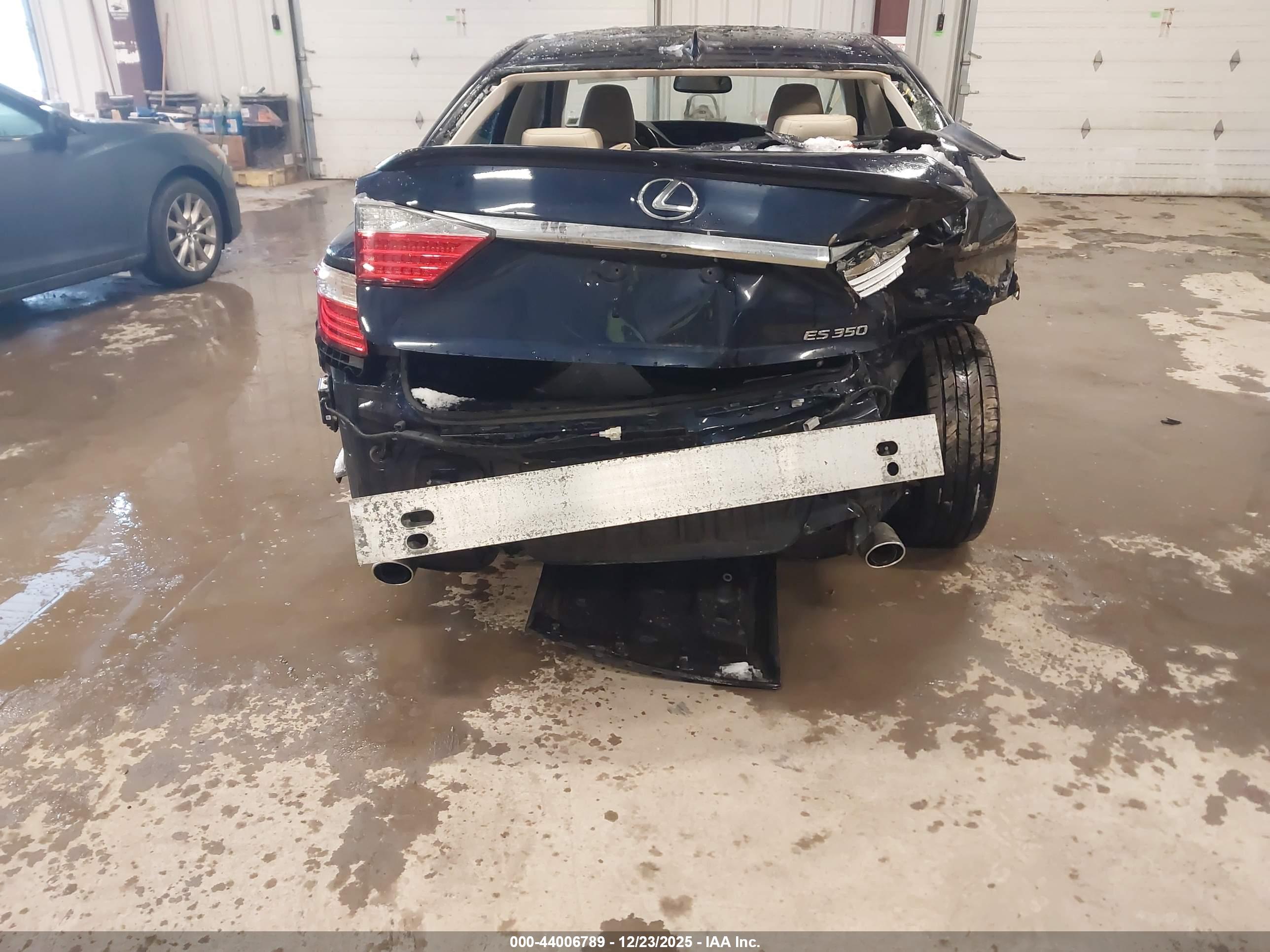 LEXUS ES image 6