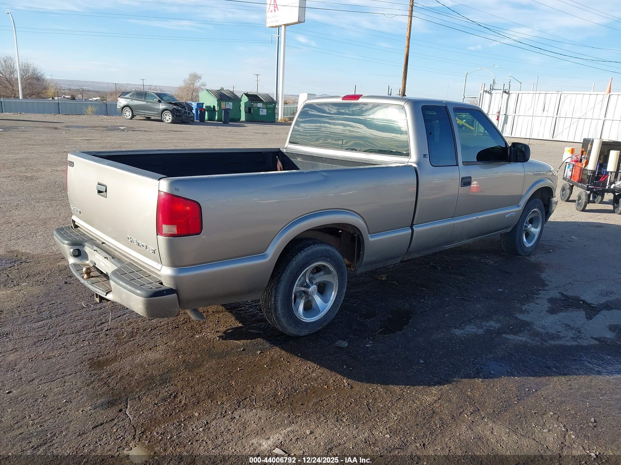 CHEVROLET S-10 image 4