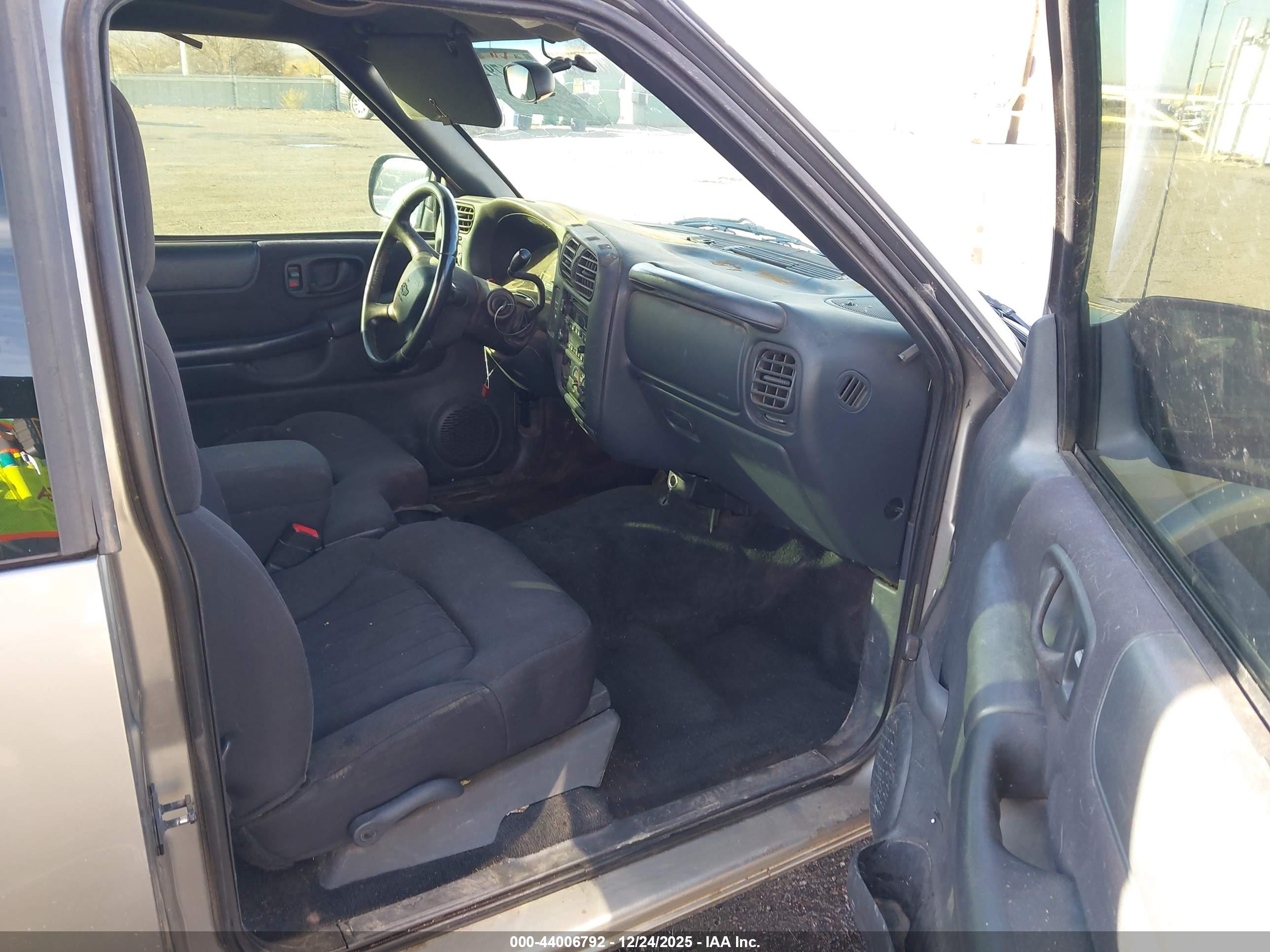 CHEVROLET S-10 image 5