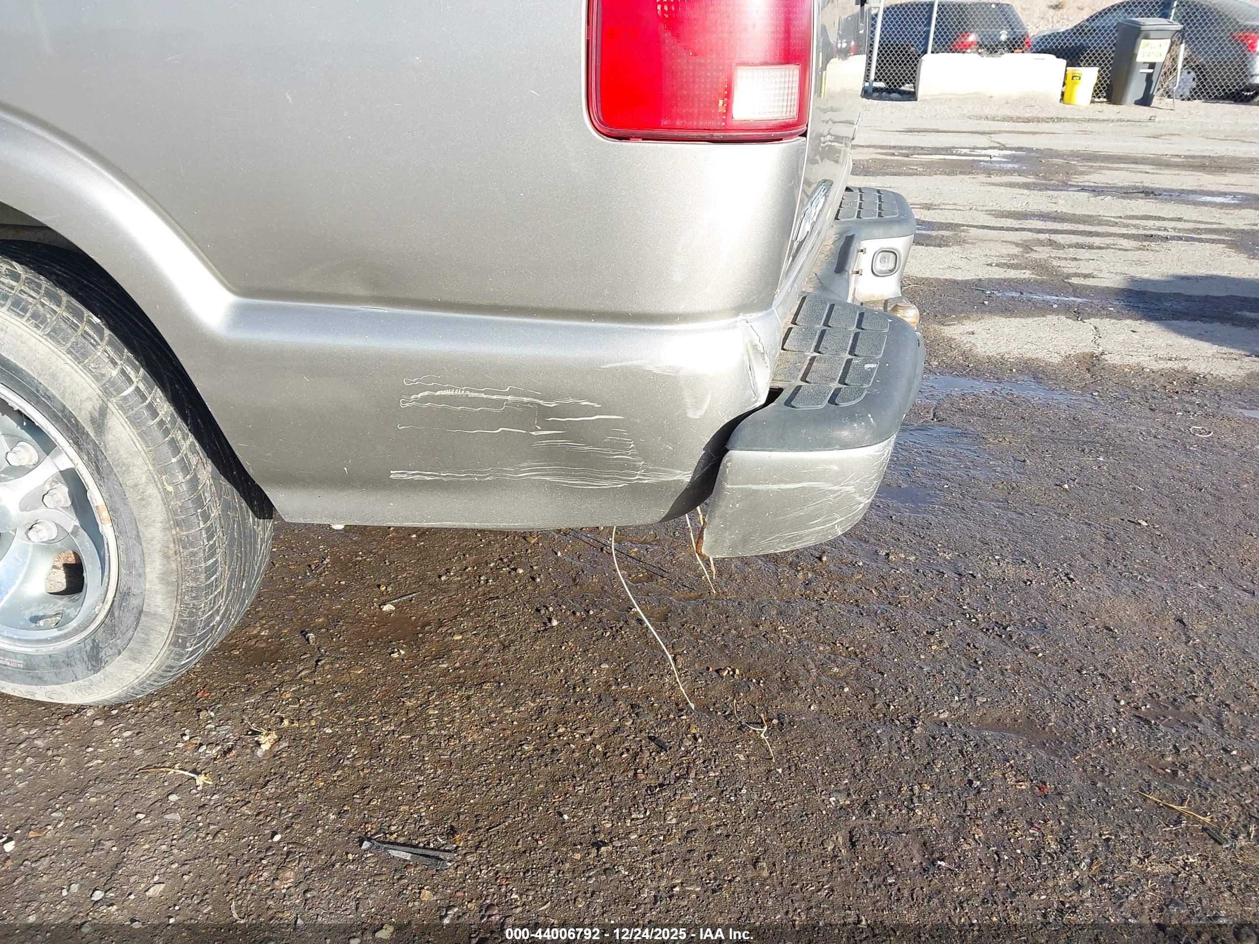CHEVROLET S-10 image 6