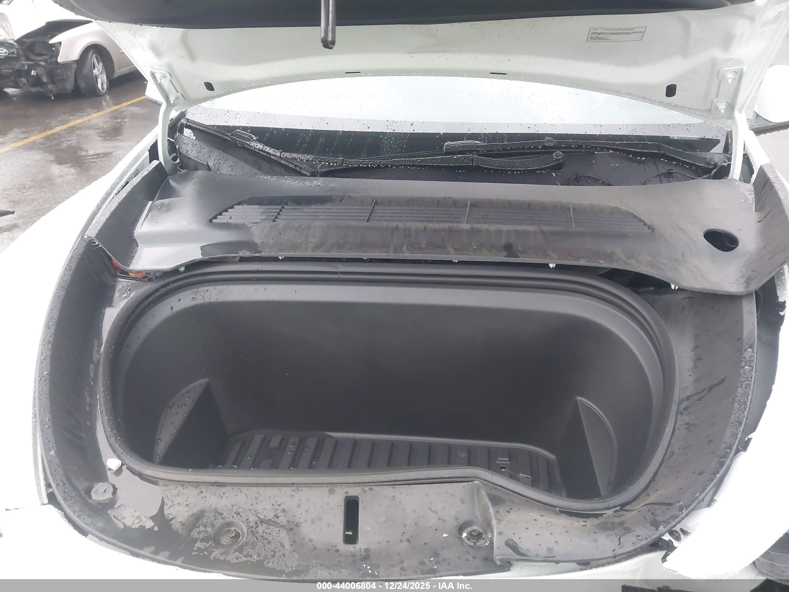 TESLA MODEL image 10