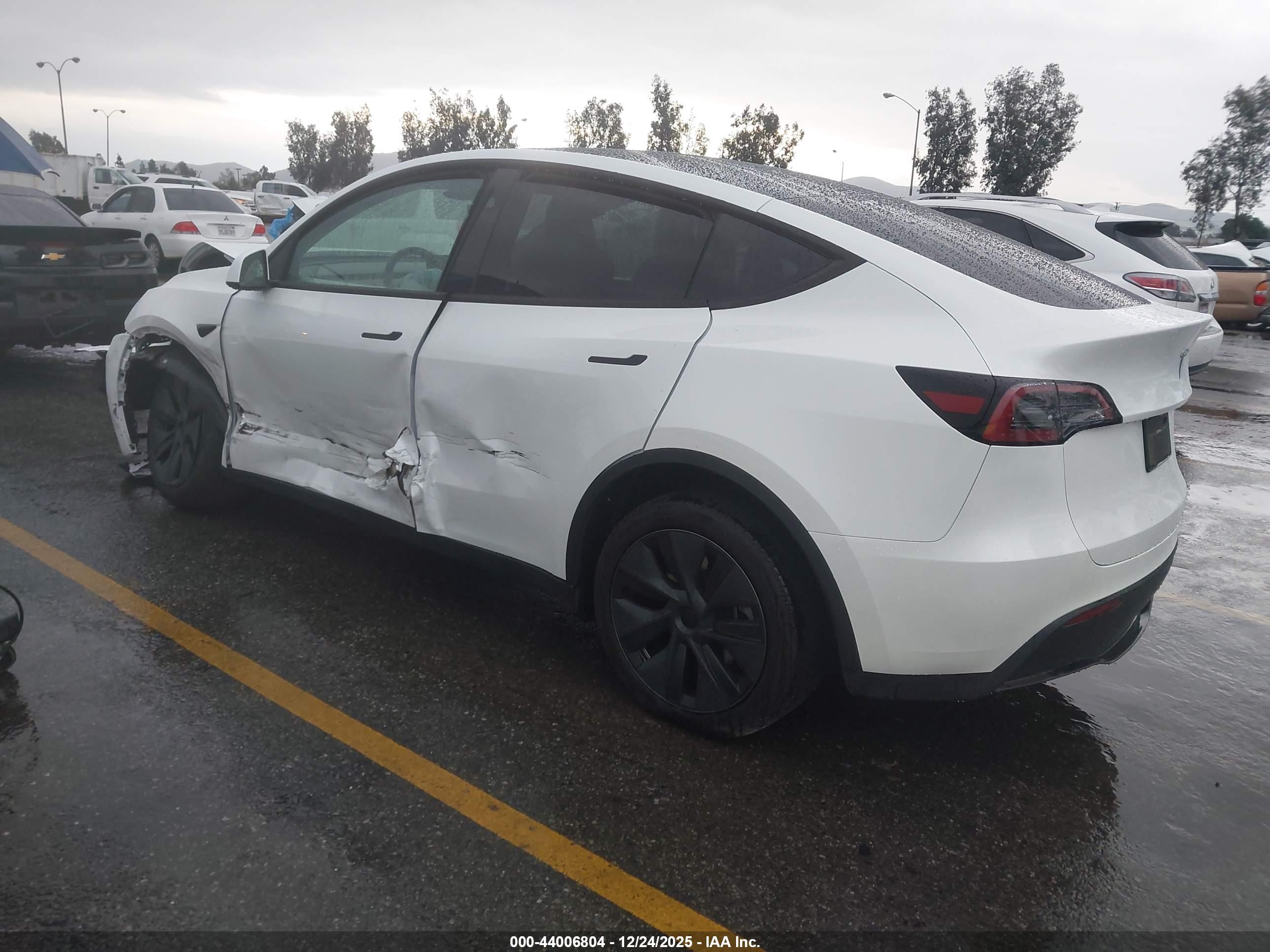 TESLA MODEL image 3