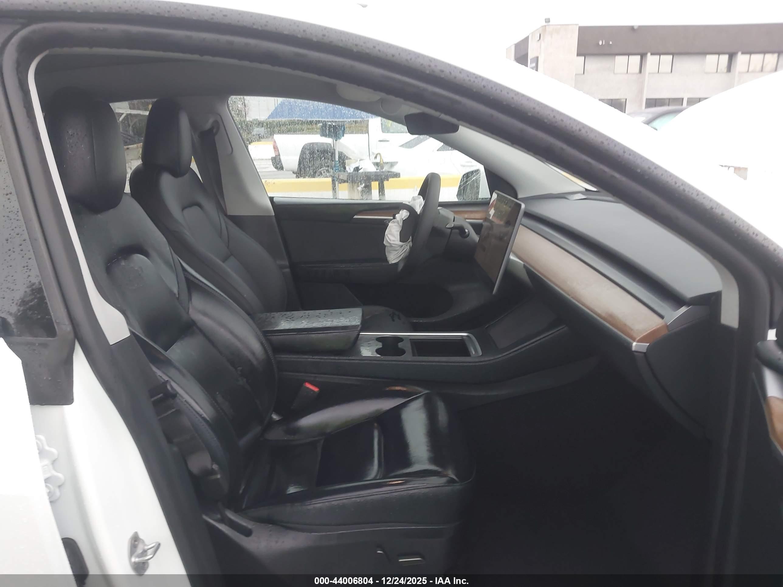 TESLA MODEL image 5