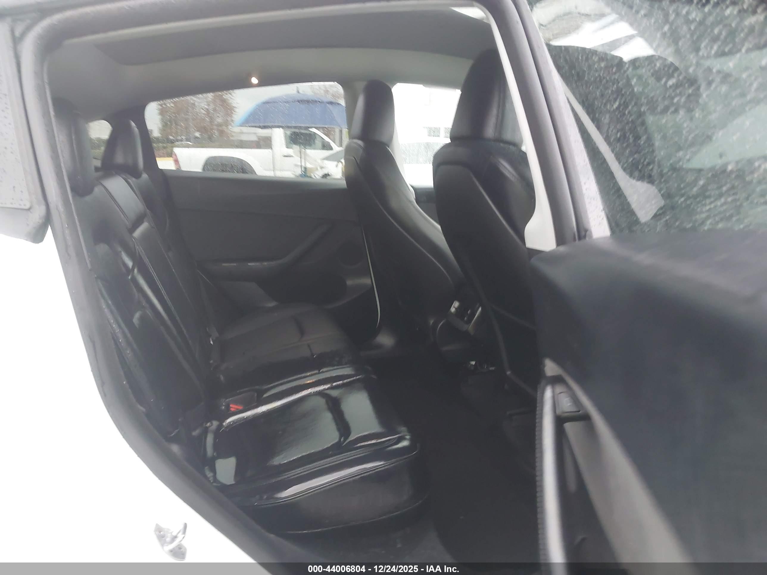 TESLA MODEL image 8