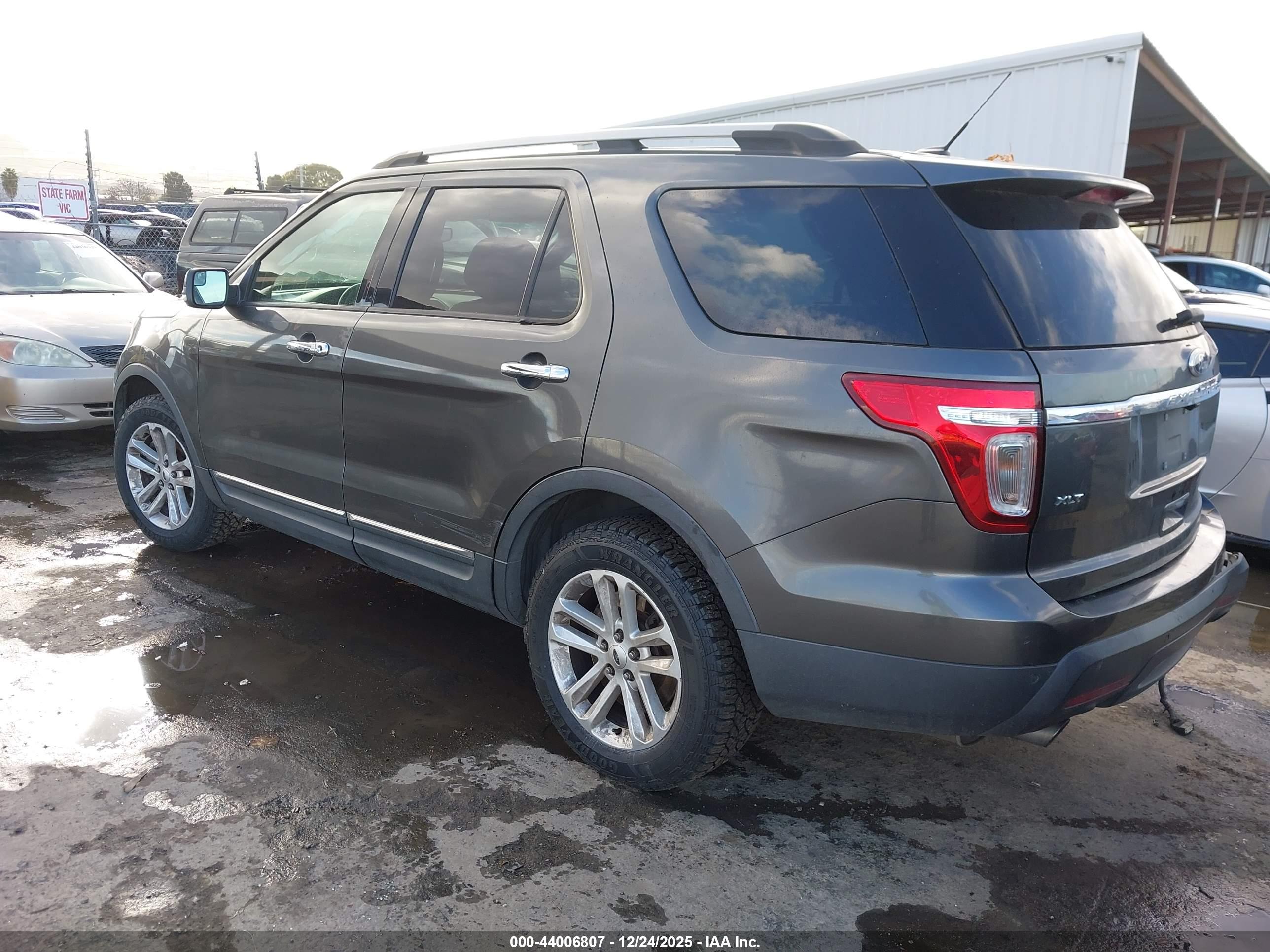 FORD EXPLORER image 3