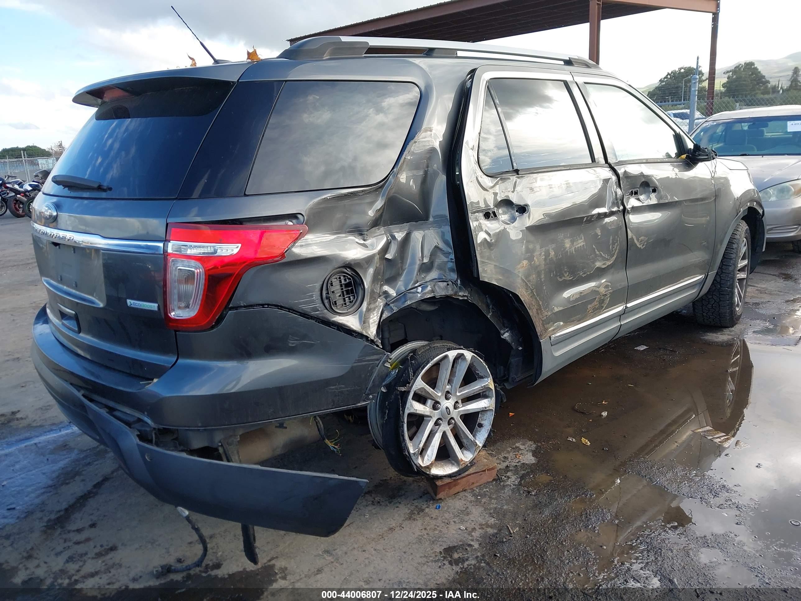 FORD EXPLORER image 4