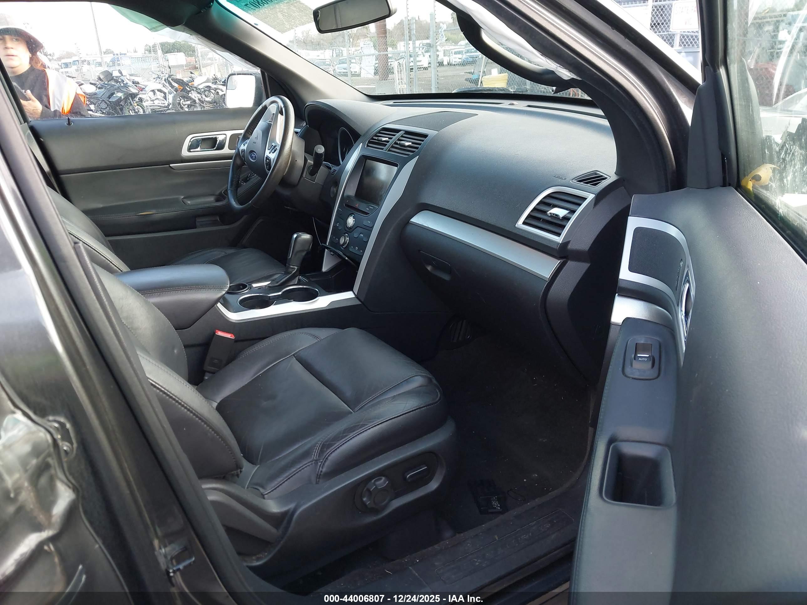 FORD EXPLORER image 5