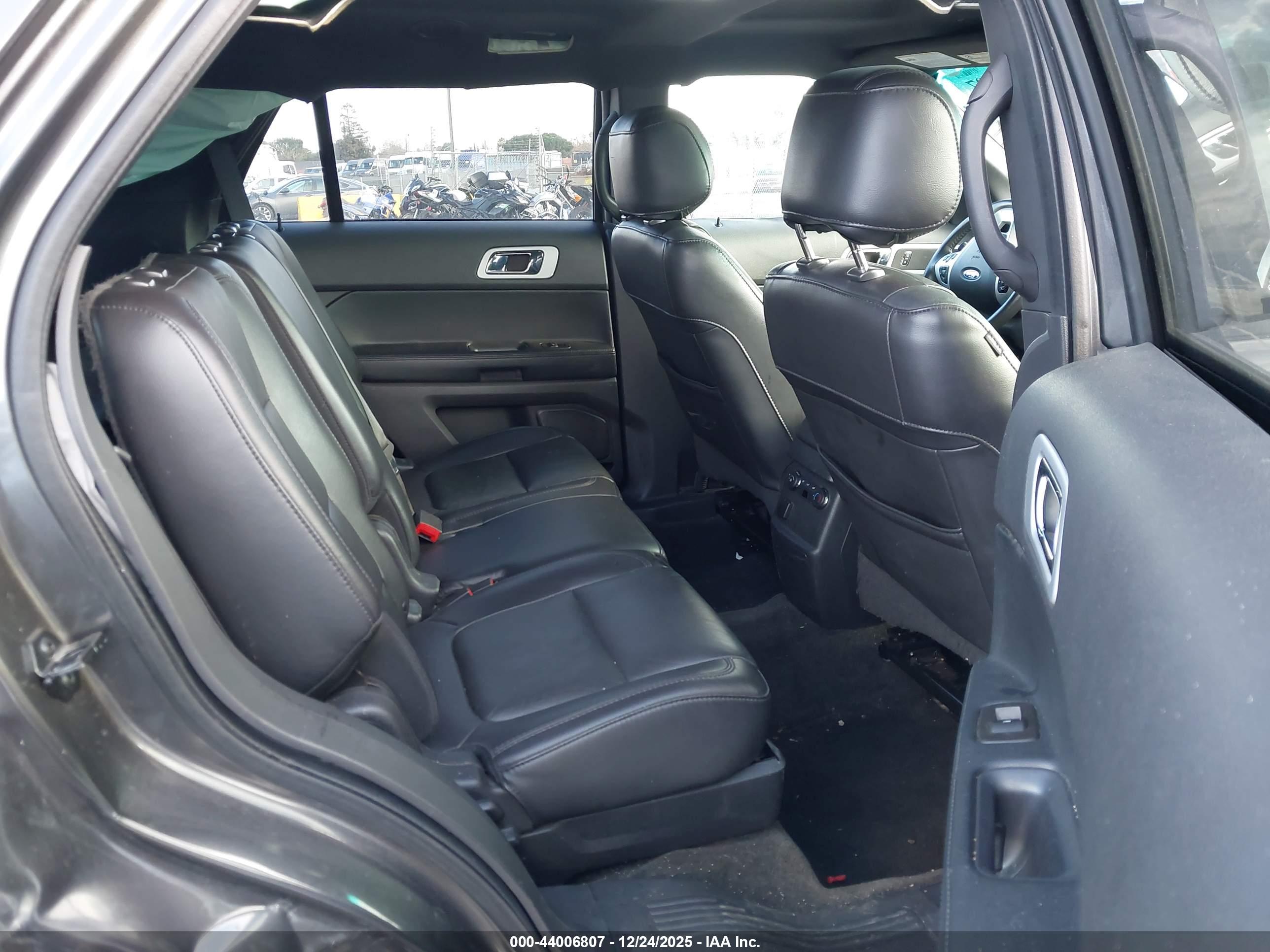 FORD EXPLORER image 8