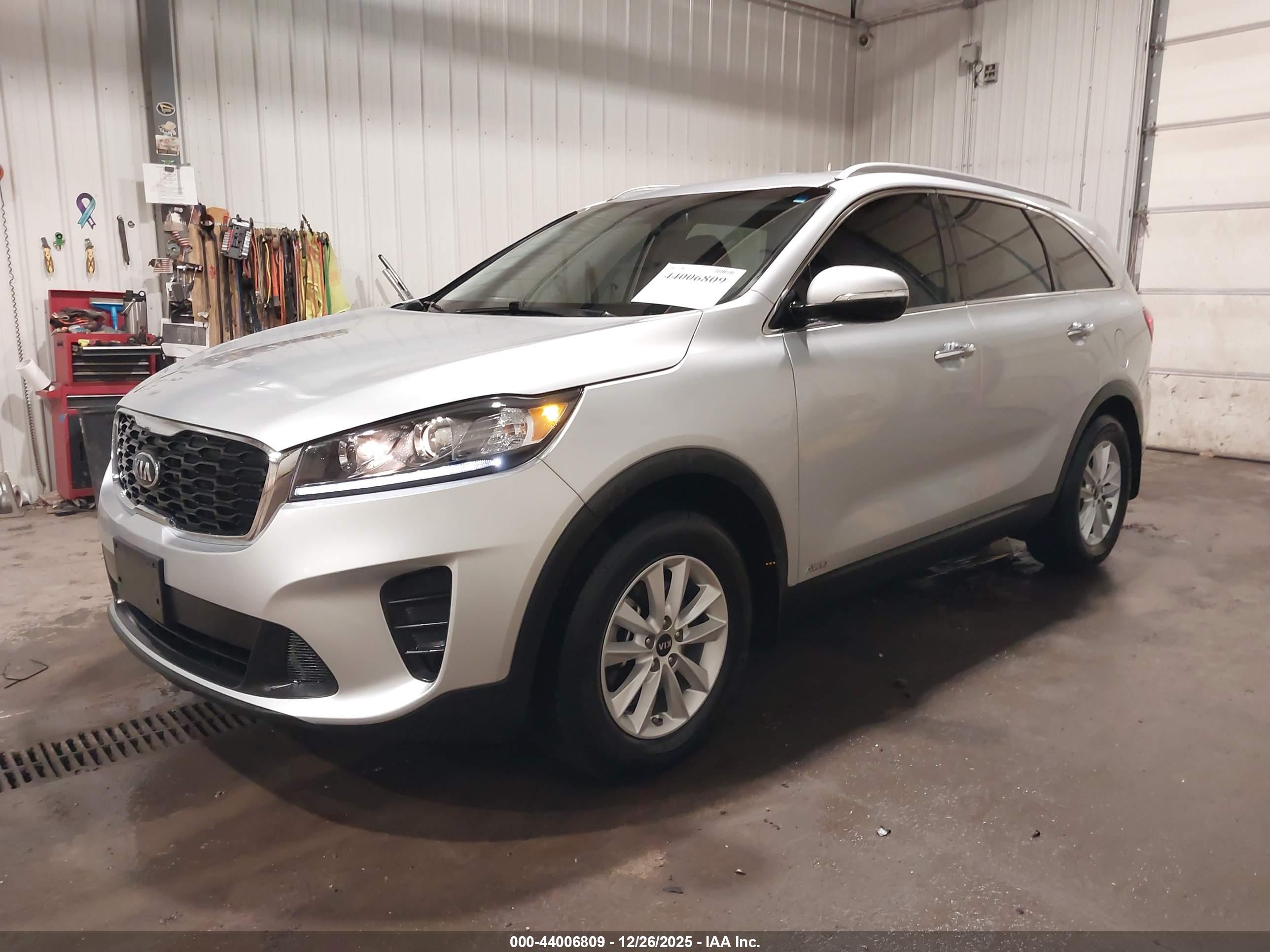 KIA SORENTO image 2