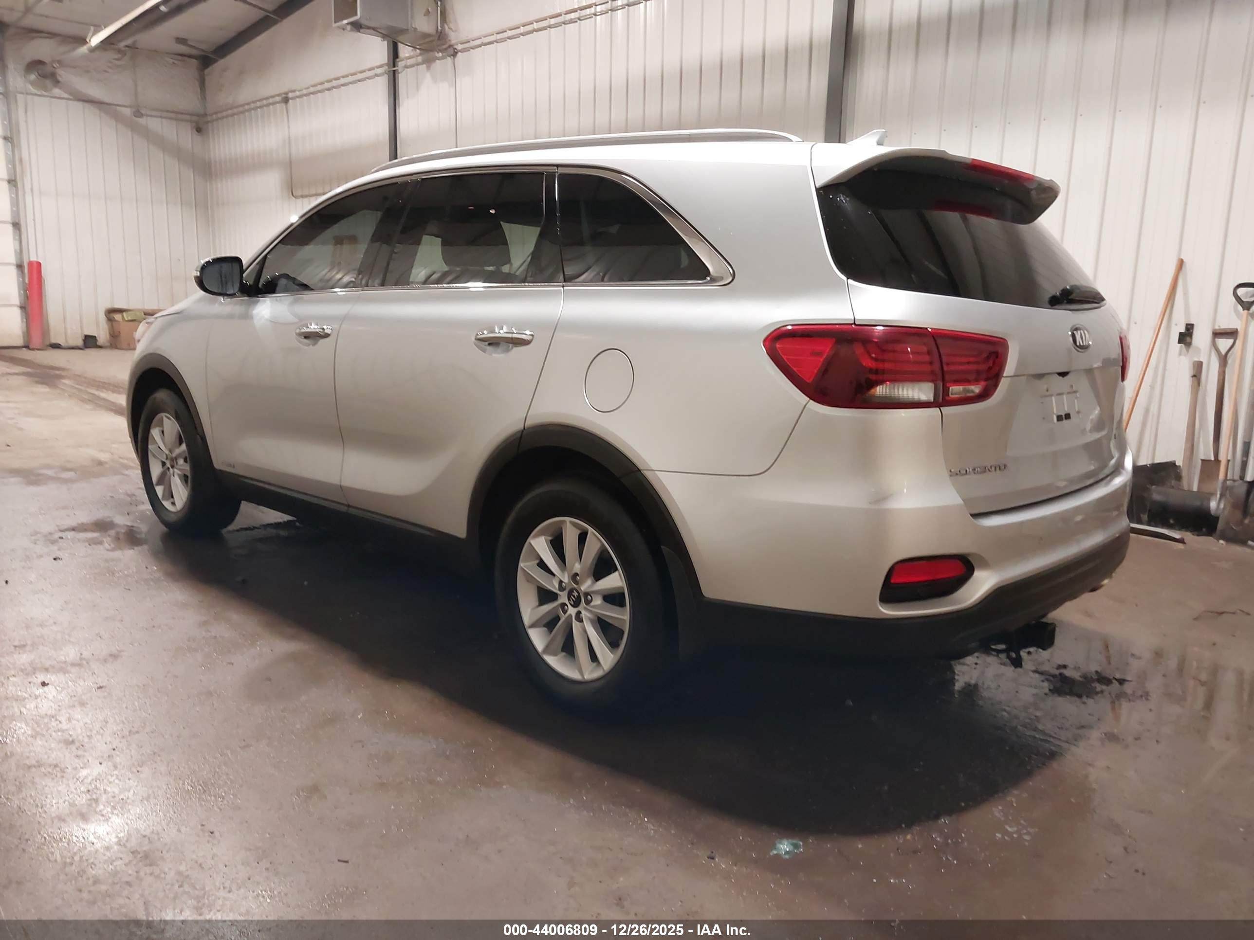KIA SORENTO image 3