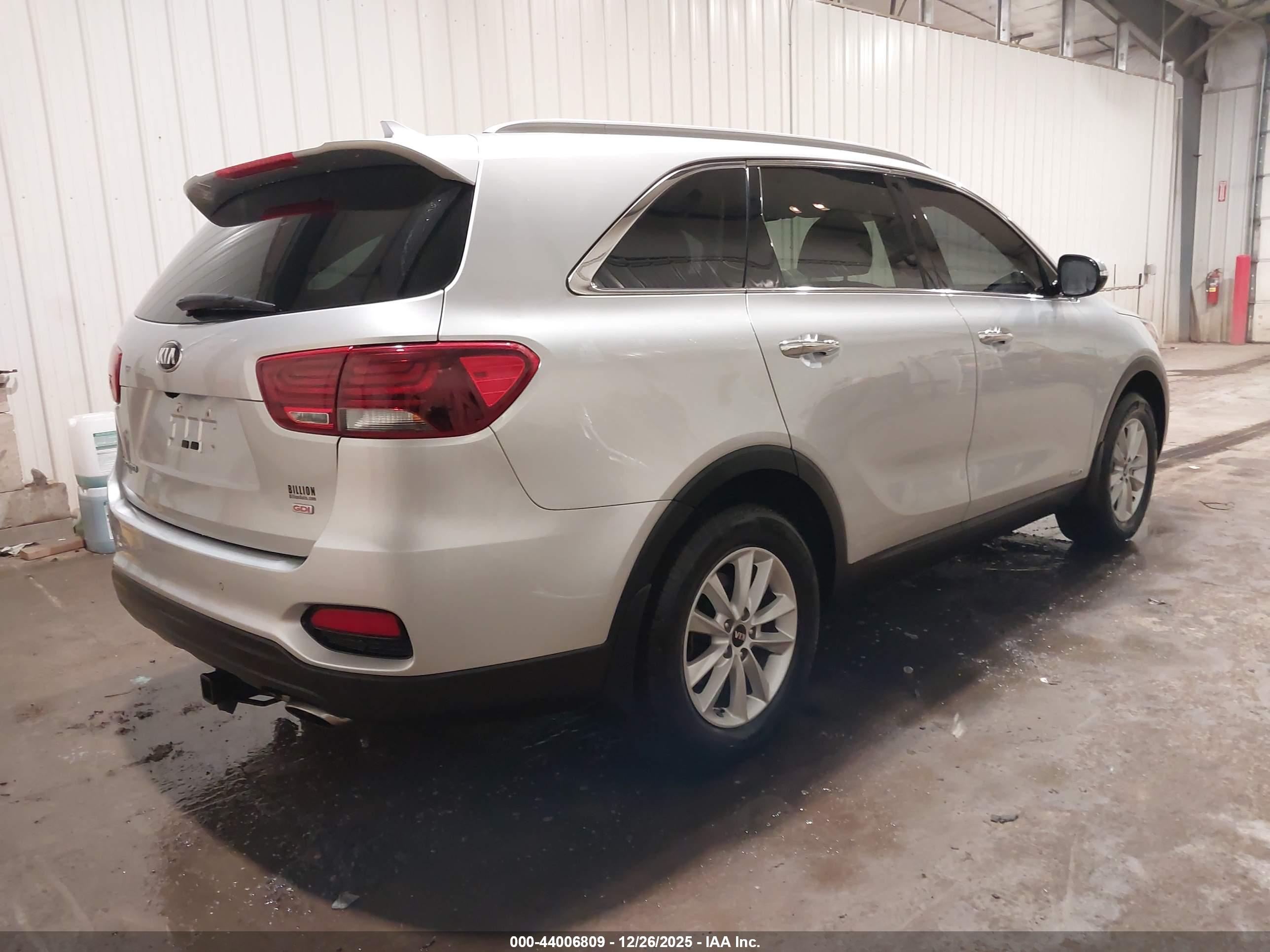 KIA SORENTO image 4