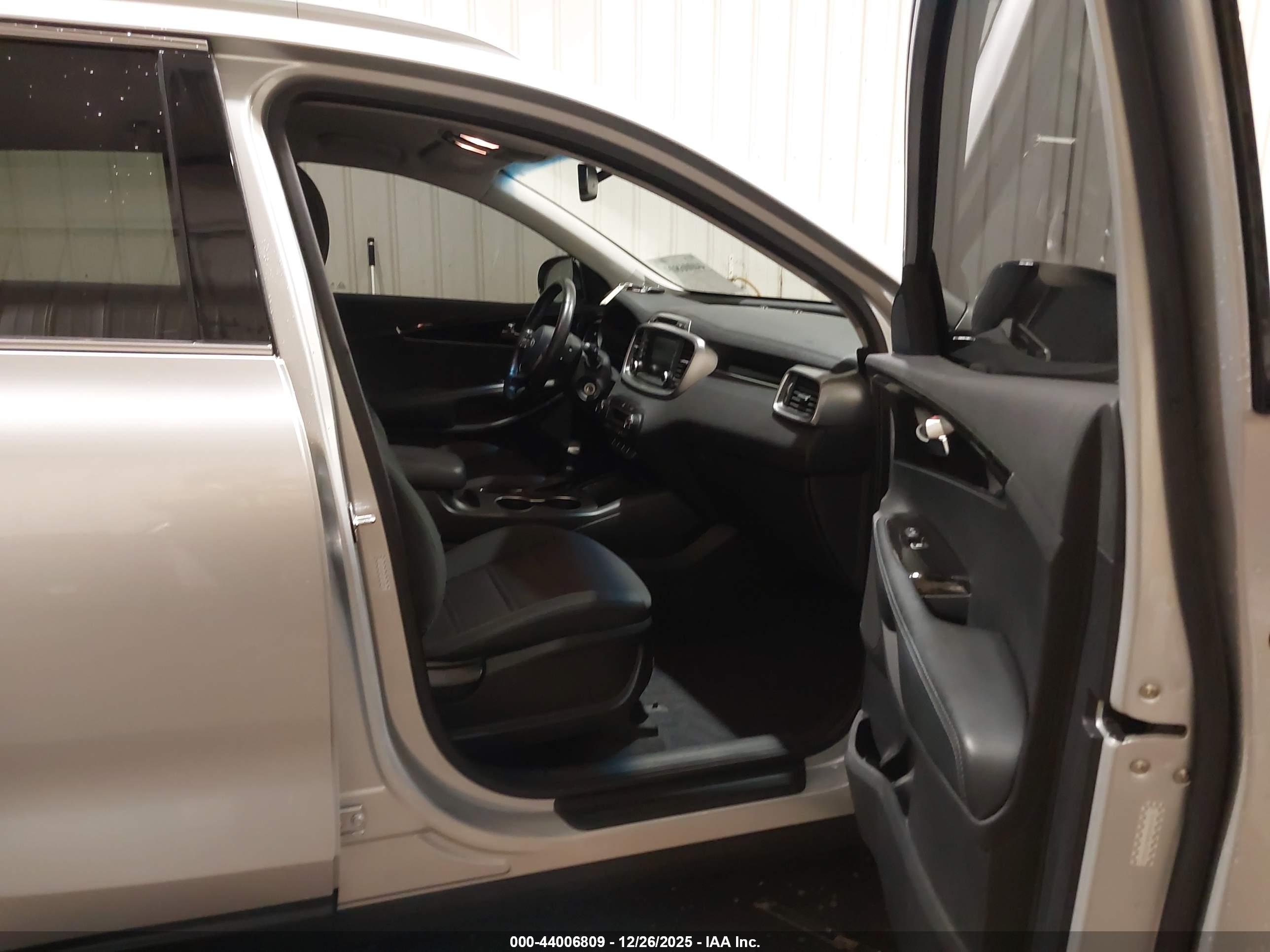 KIA SORENTO image 5