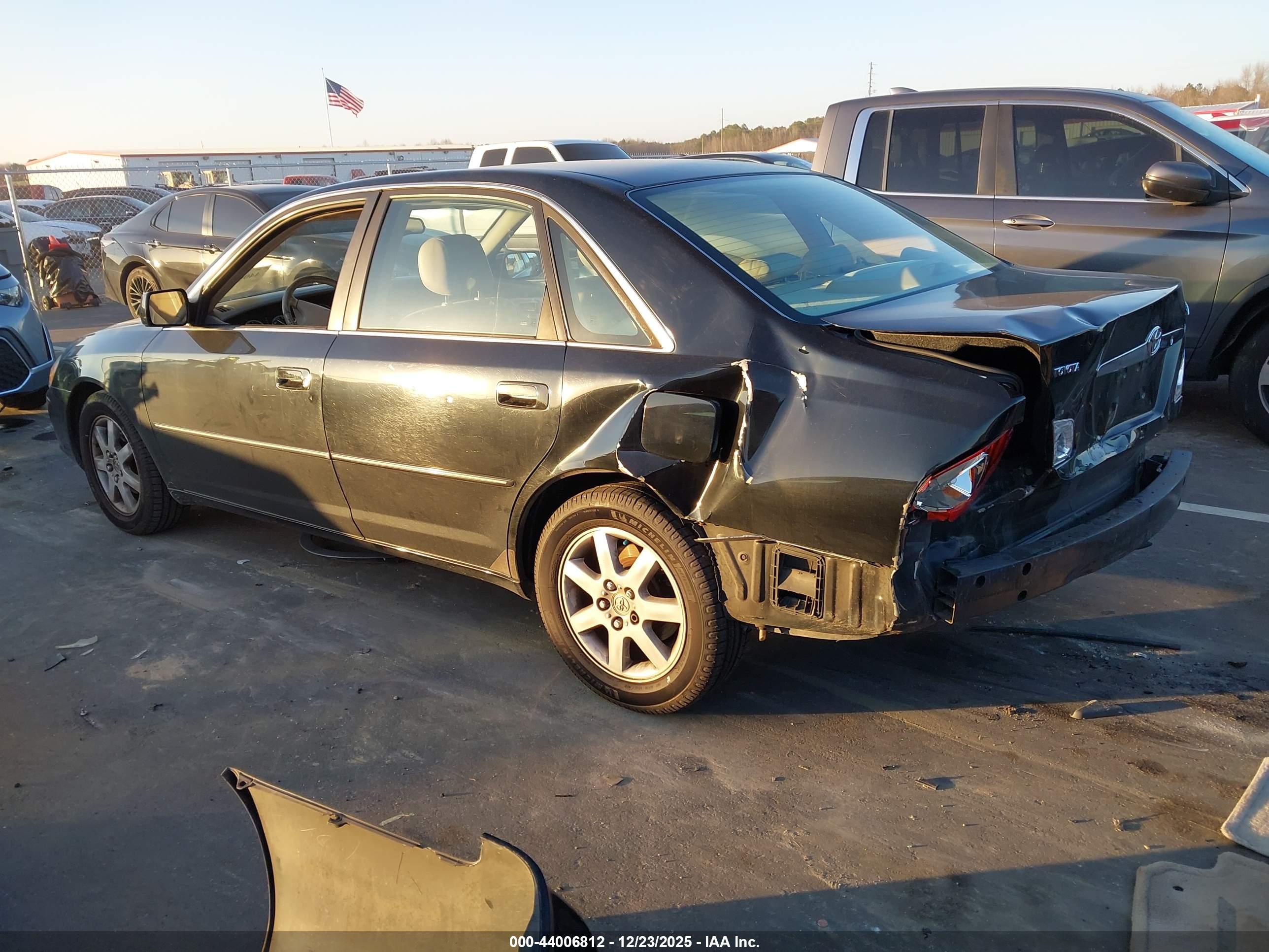 TOYOTA AVALON image 3