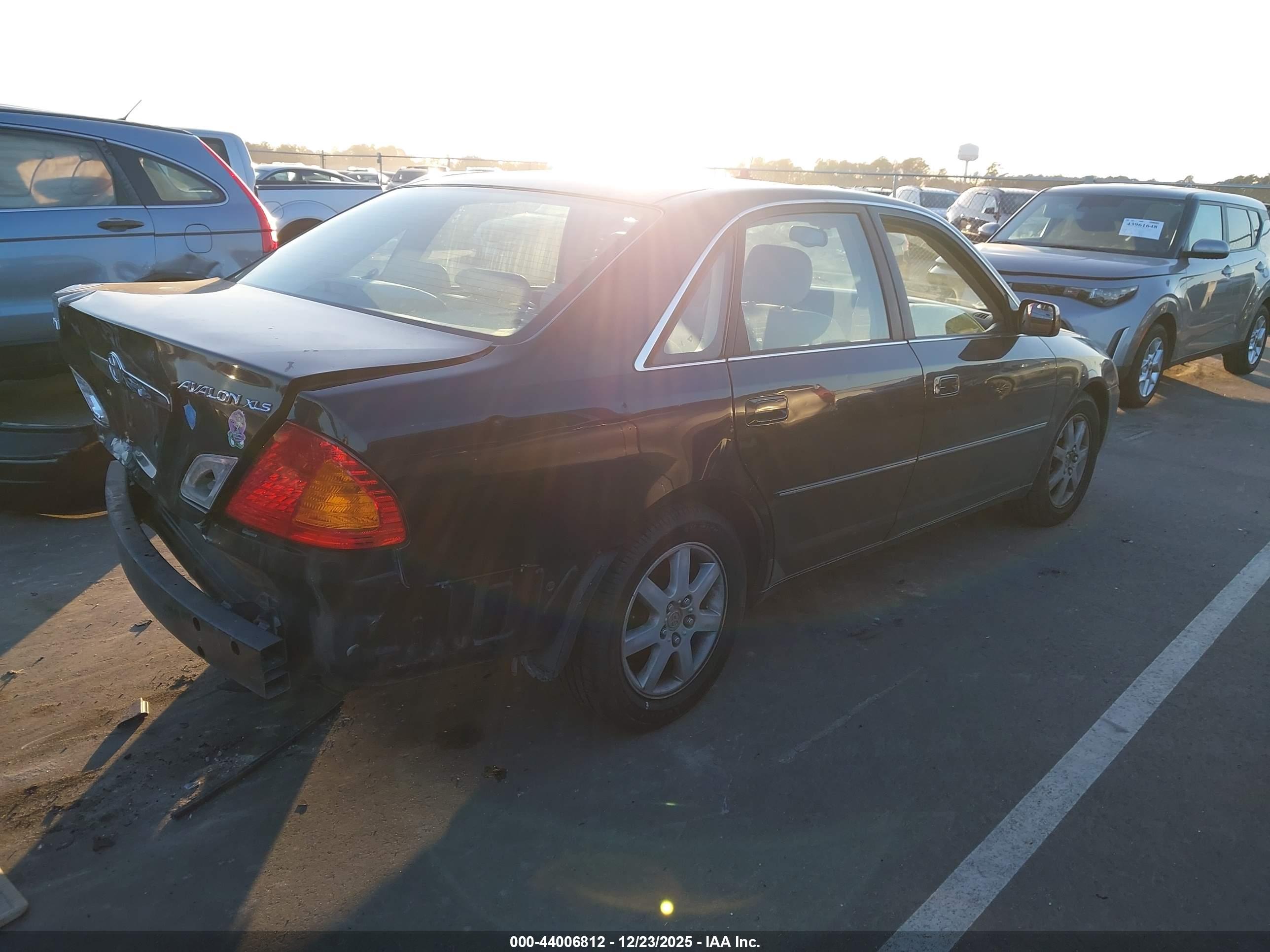 TOYOTA AVALON image 4