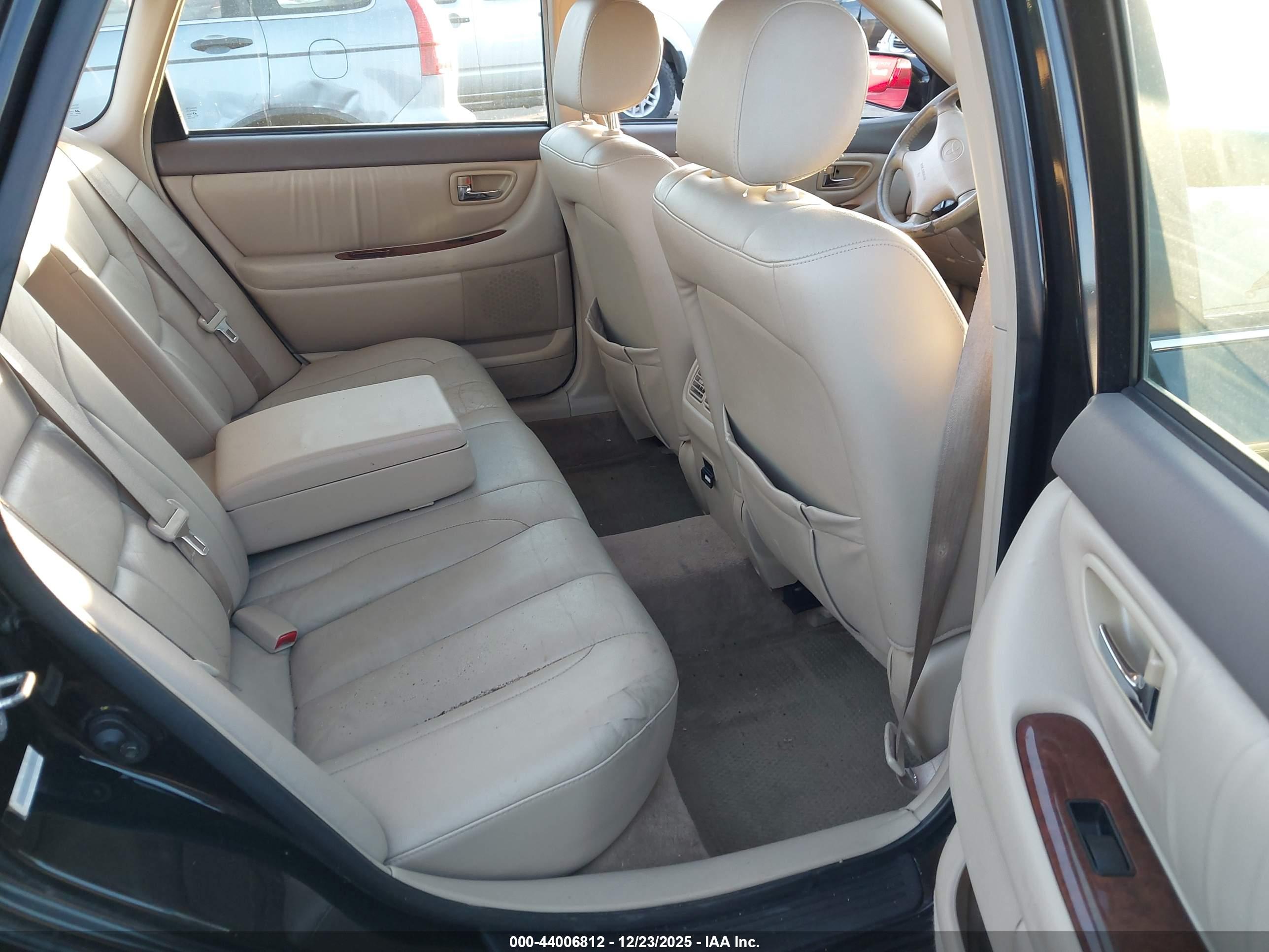 TOYOTA AVALON image 8
