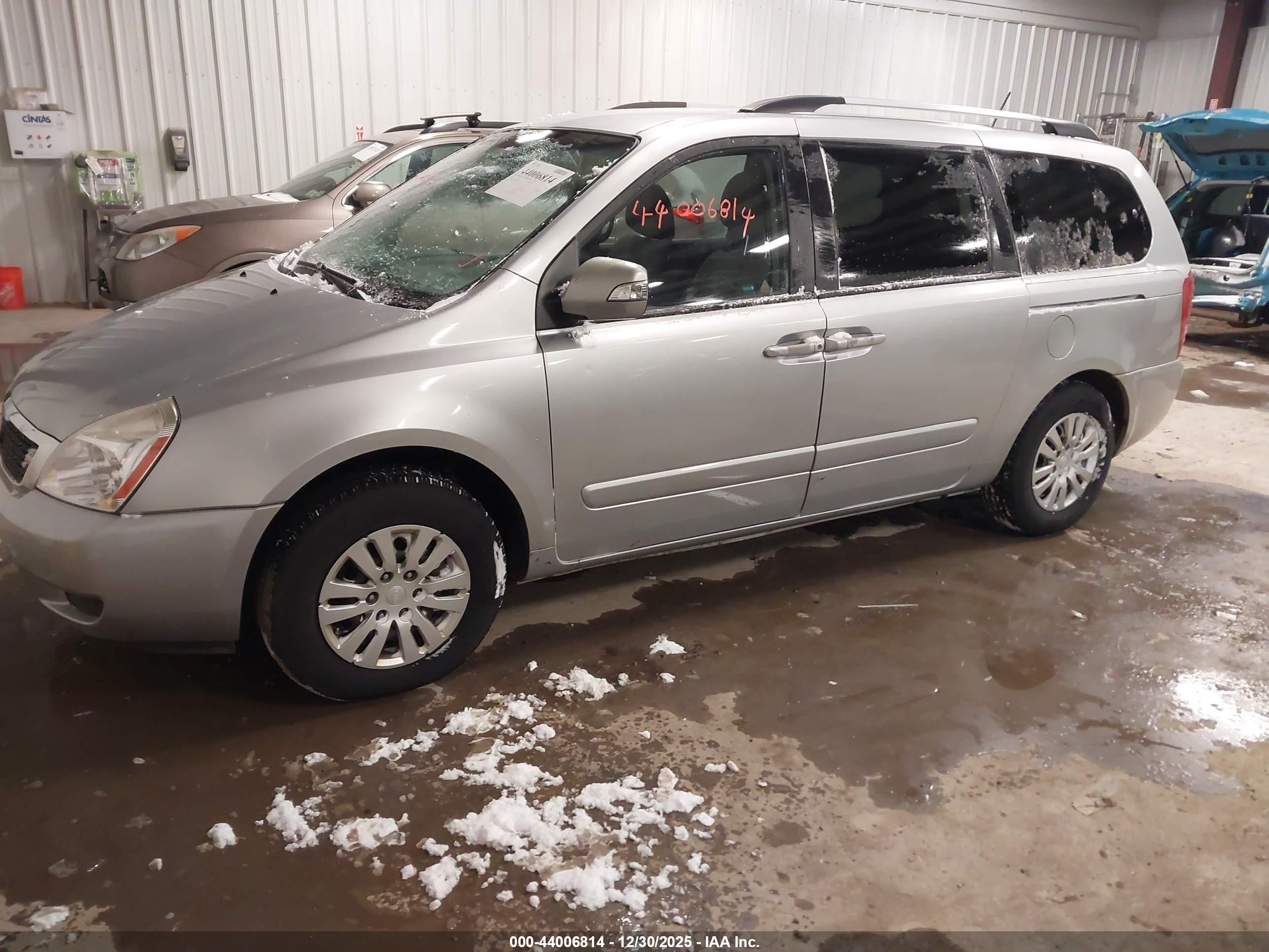 KIA SEDONA image 2
