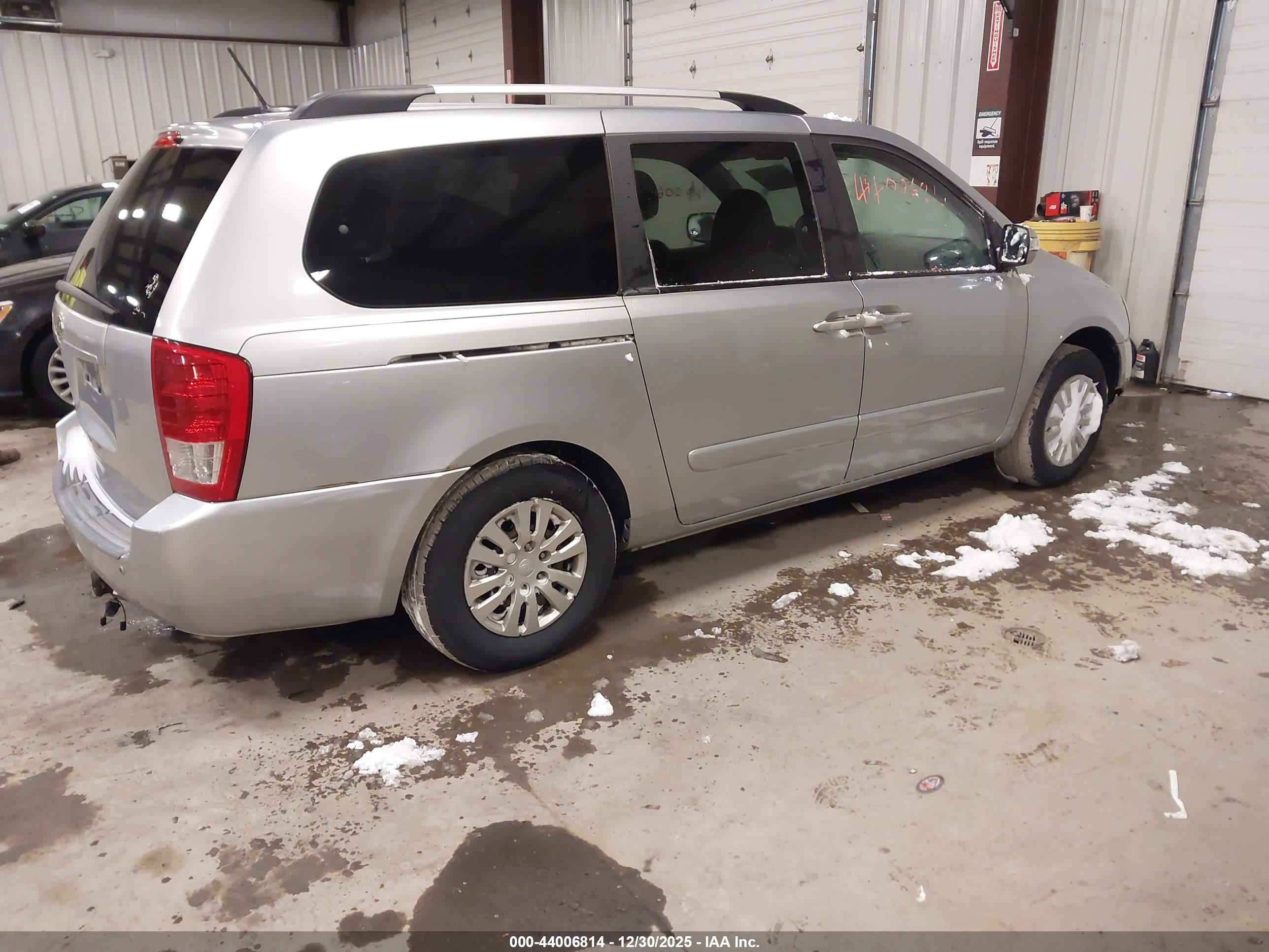 KIA SEDONA image 4