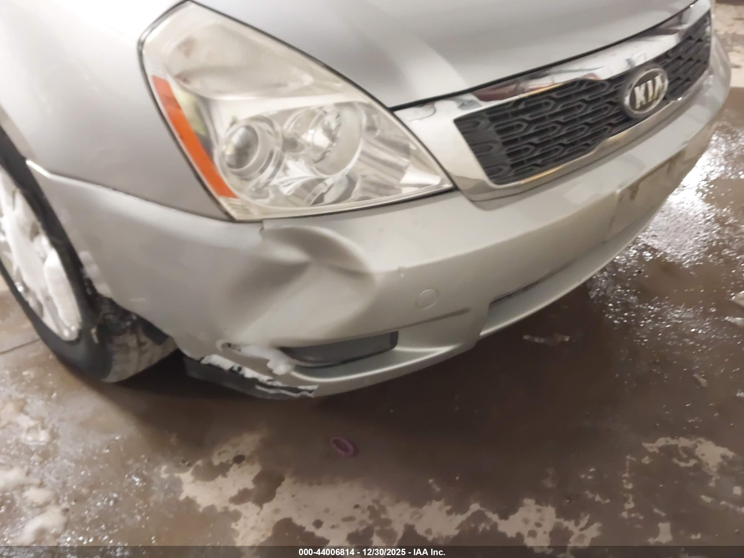 KIA SEDONA image 6