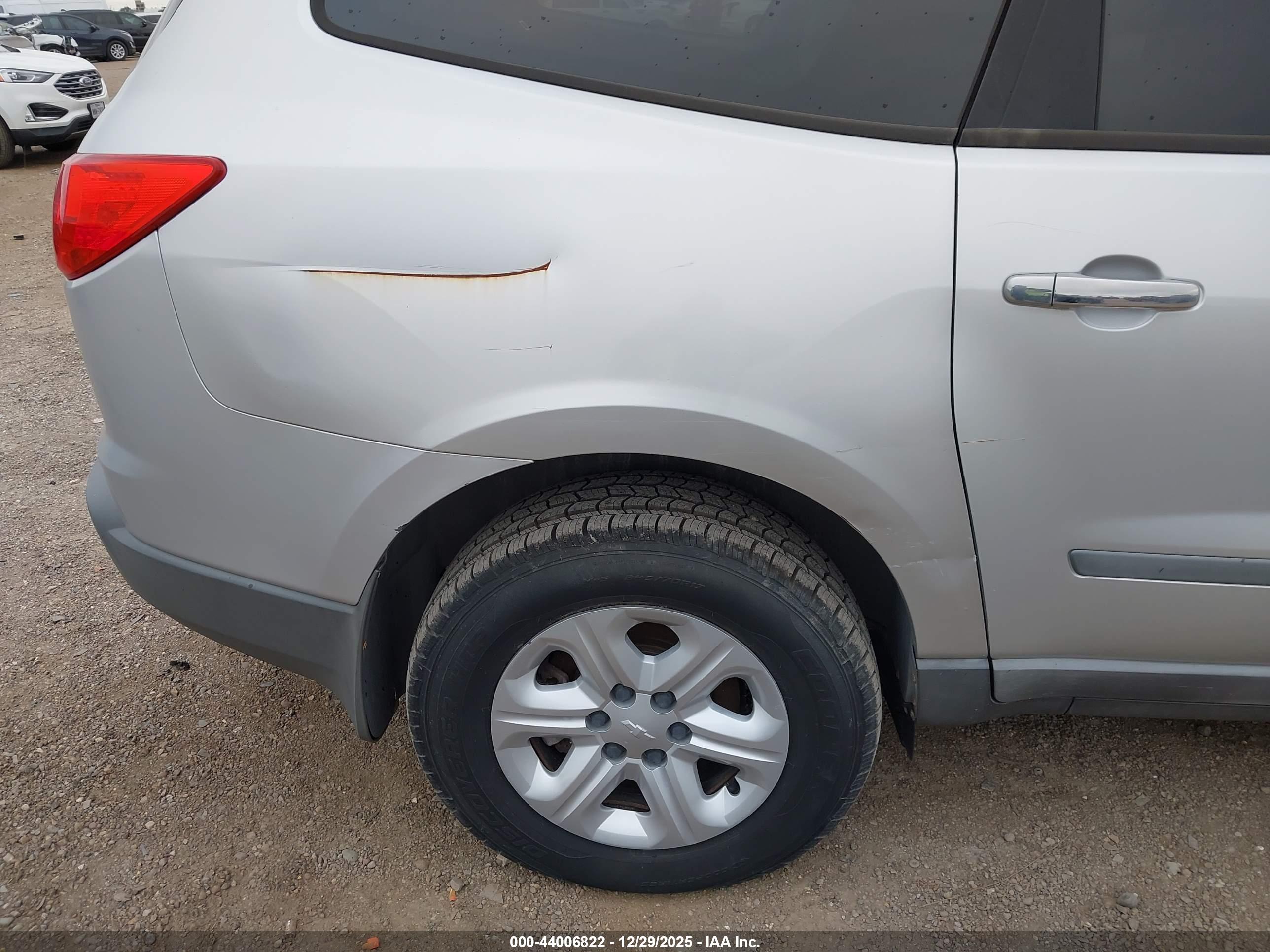 CHEVROLET TRAVERSE image 6