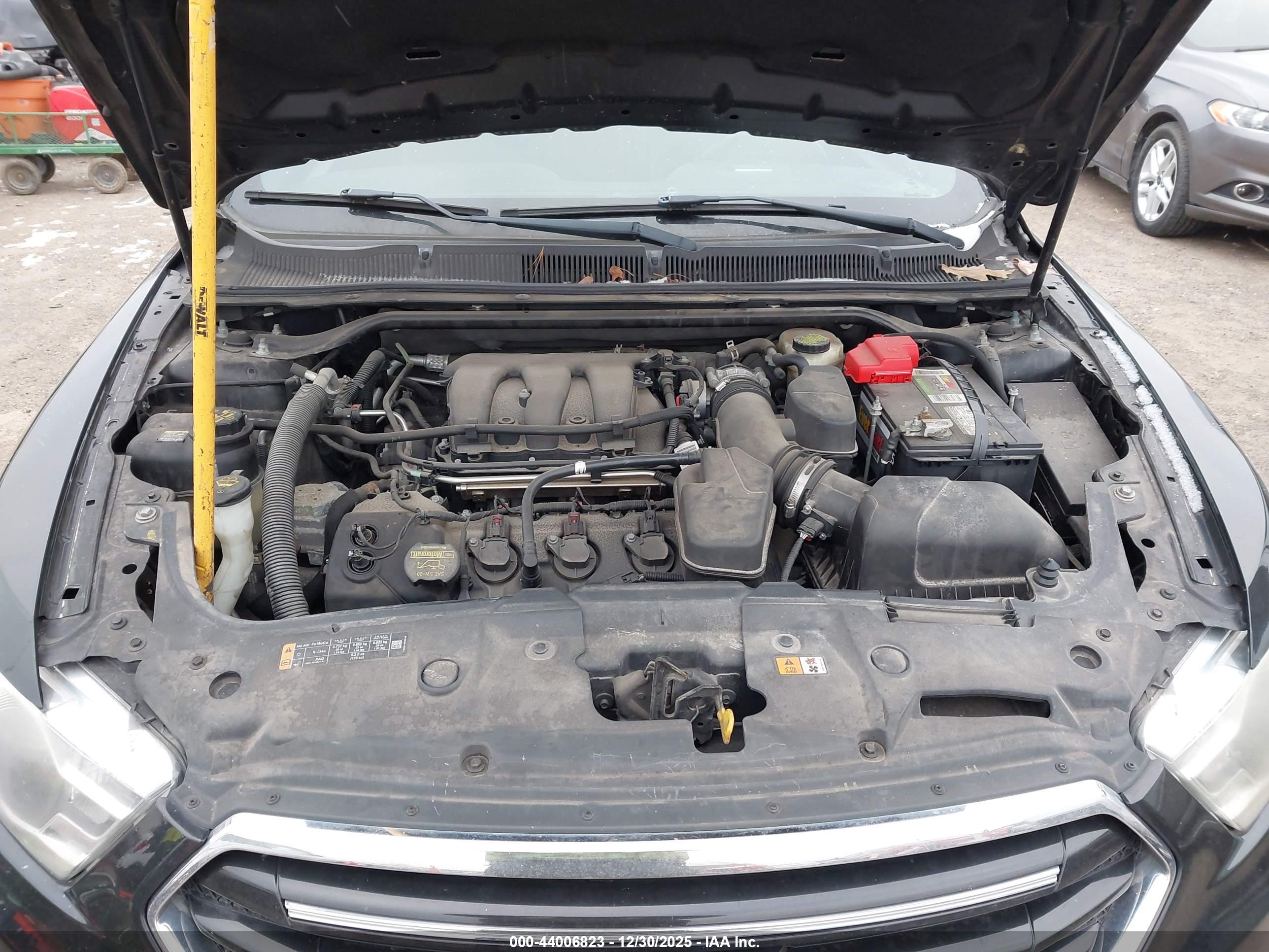 FORD TAURUS image 10
