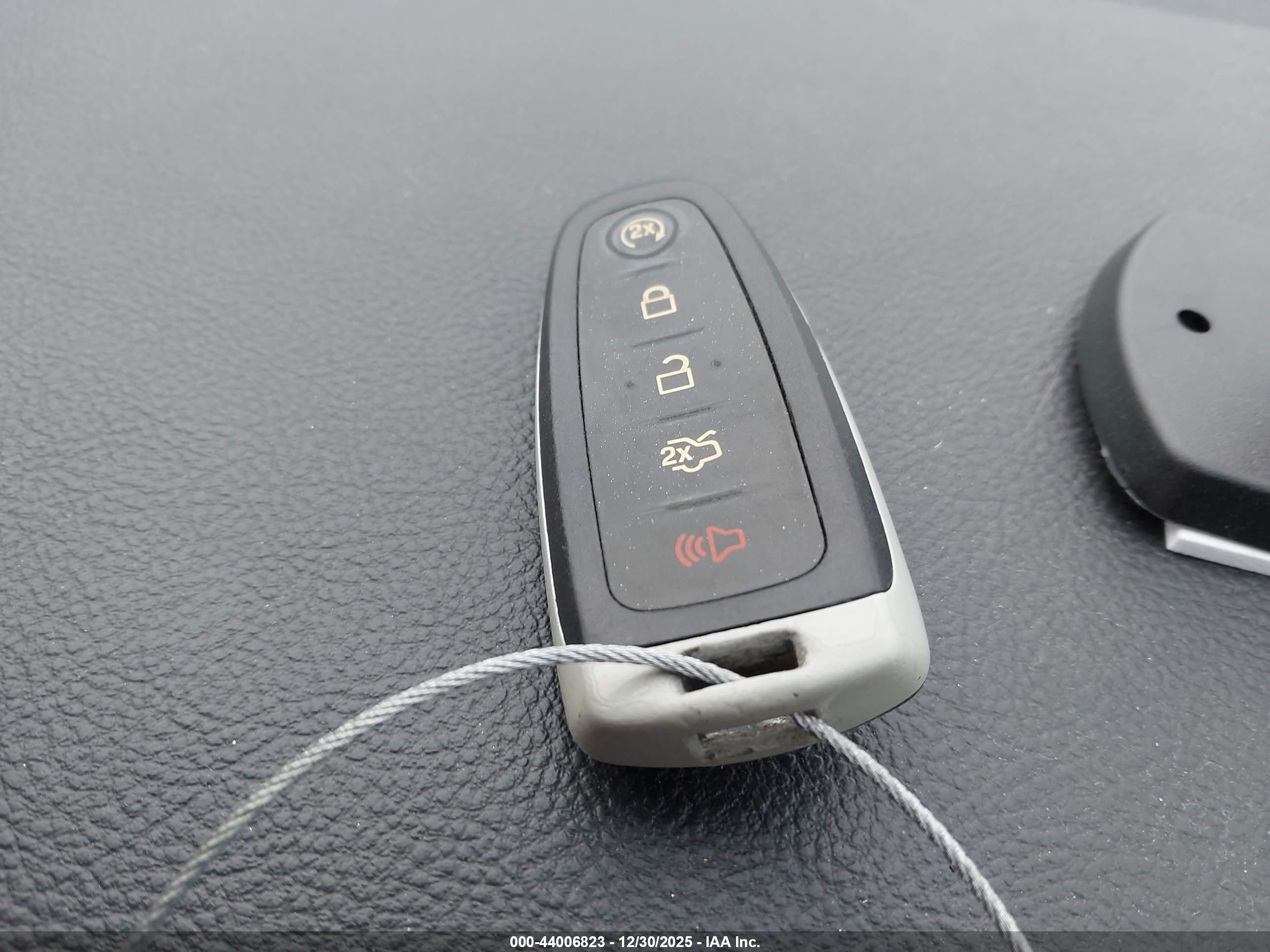 FORD TAURUS image 11