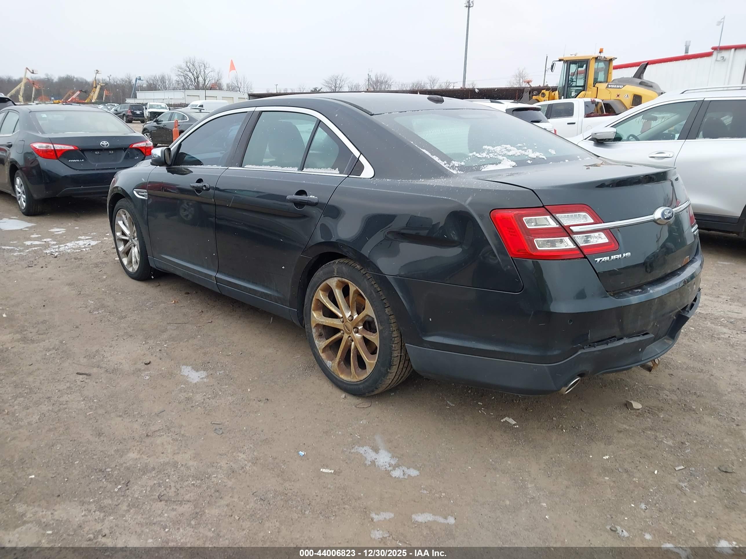 FORD TAURUS image 3