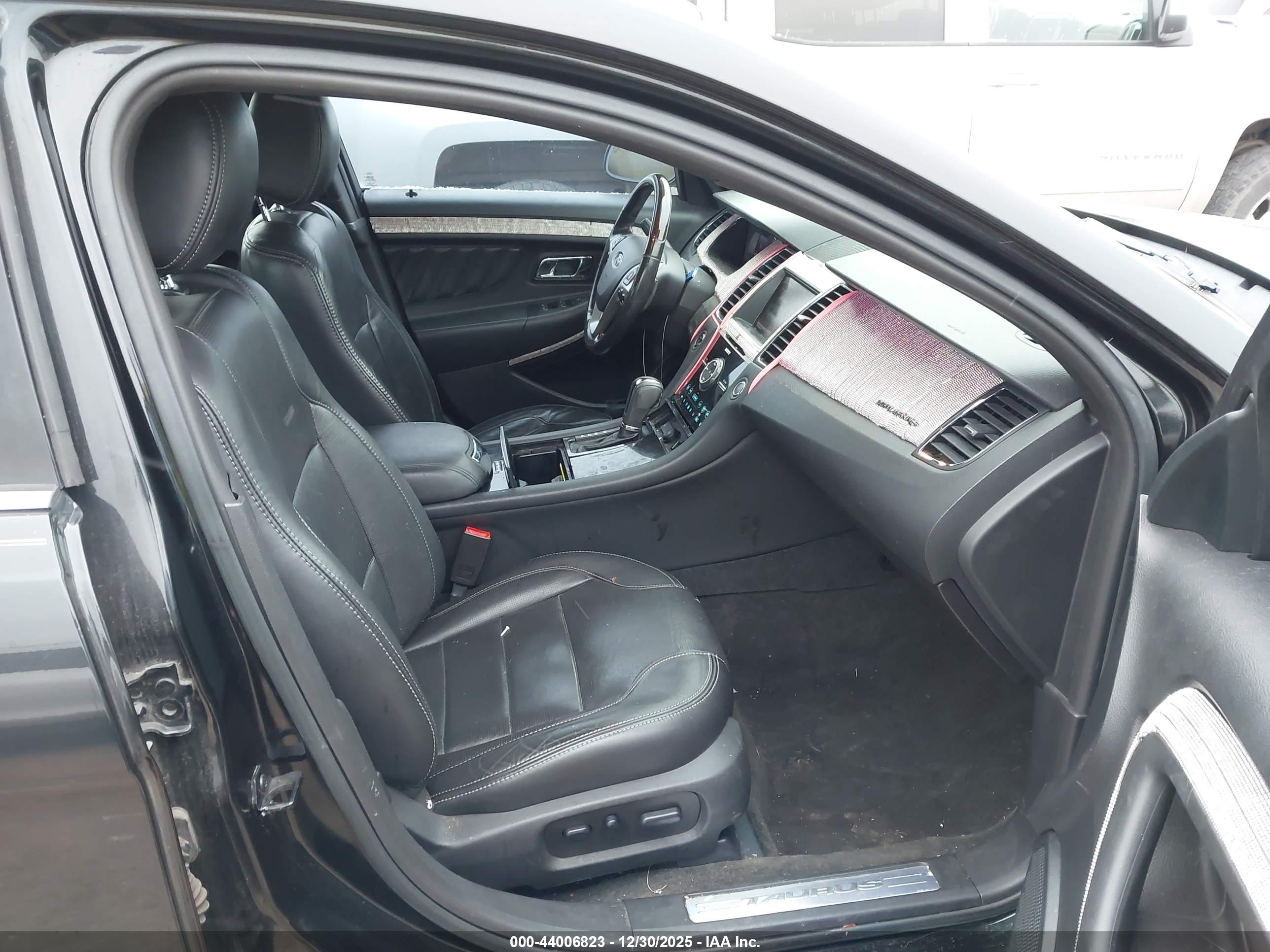 FORD TAURUS image 5