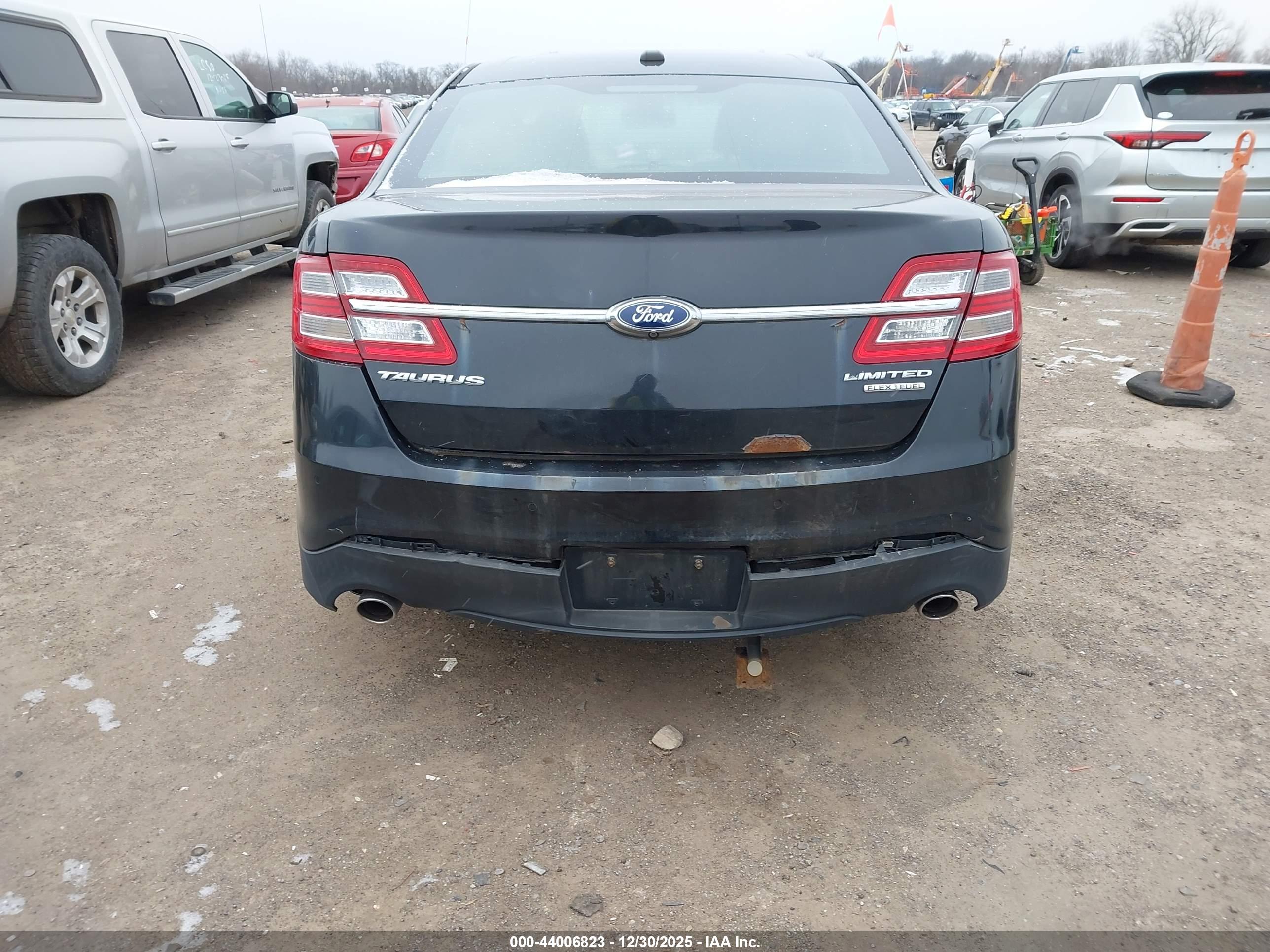FORD TAURUS image 6