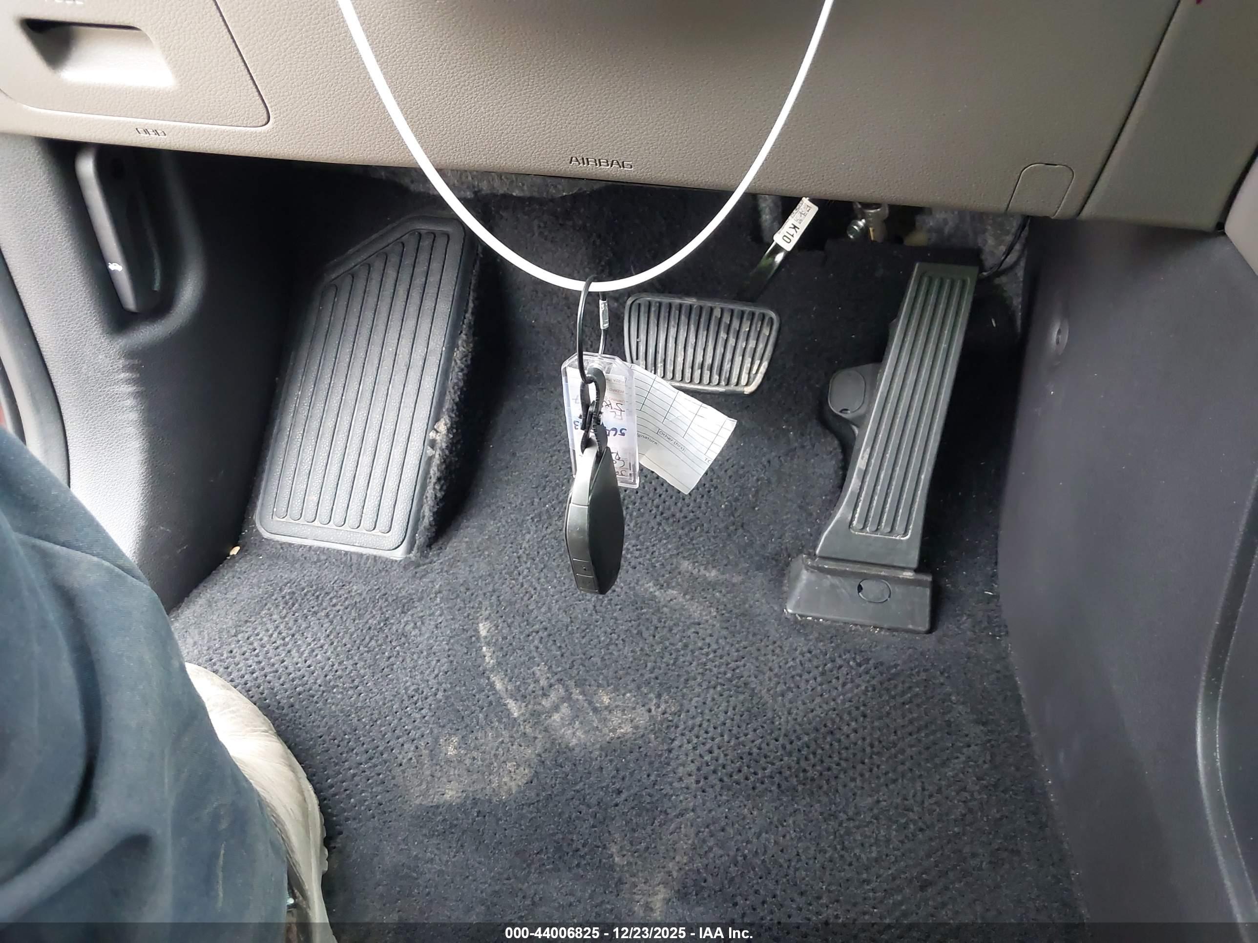 KIA CARNIVAL image 11