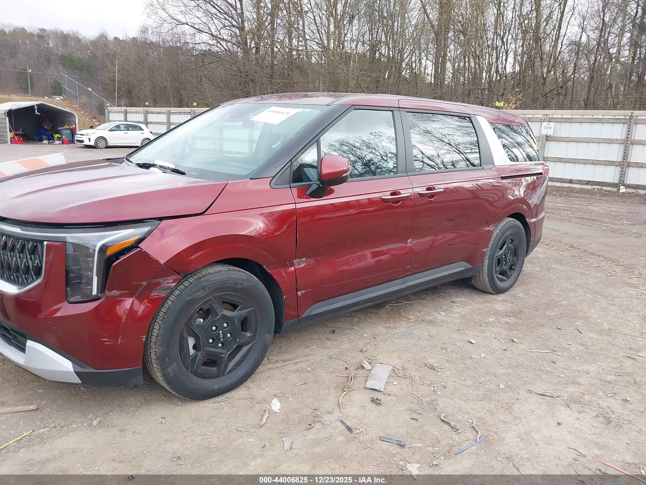KIA CARNIVAL image 6