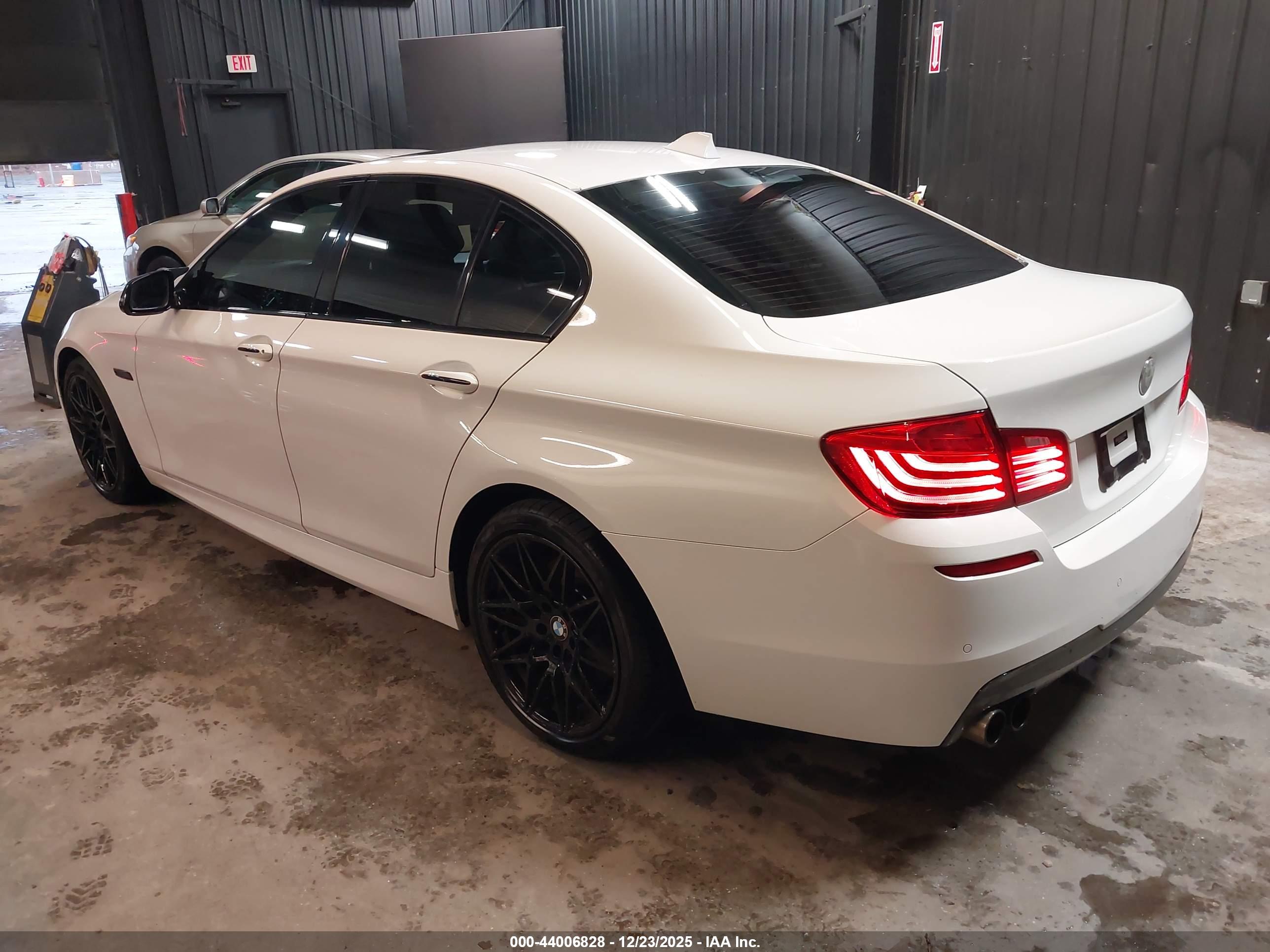 BMW 550I image 3