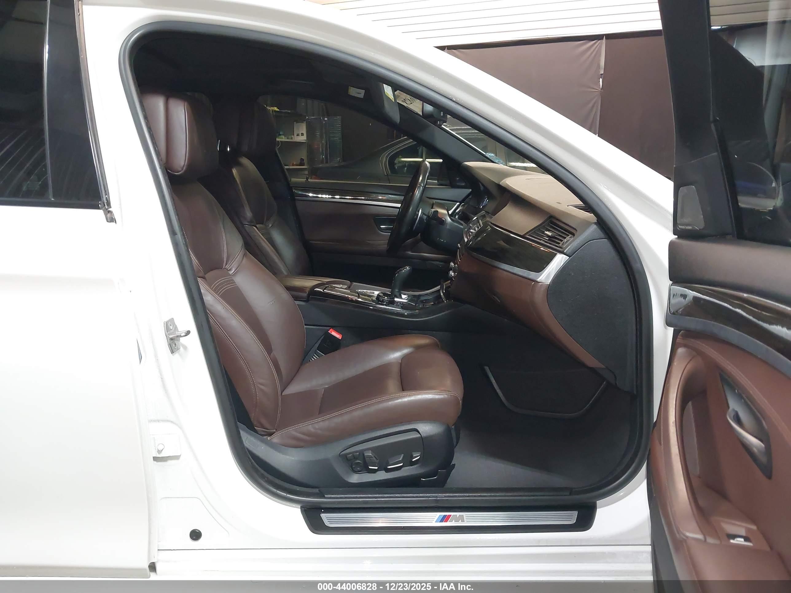 BMW 550I image 5