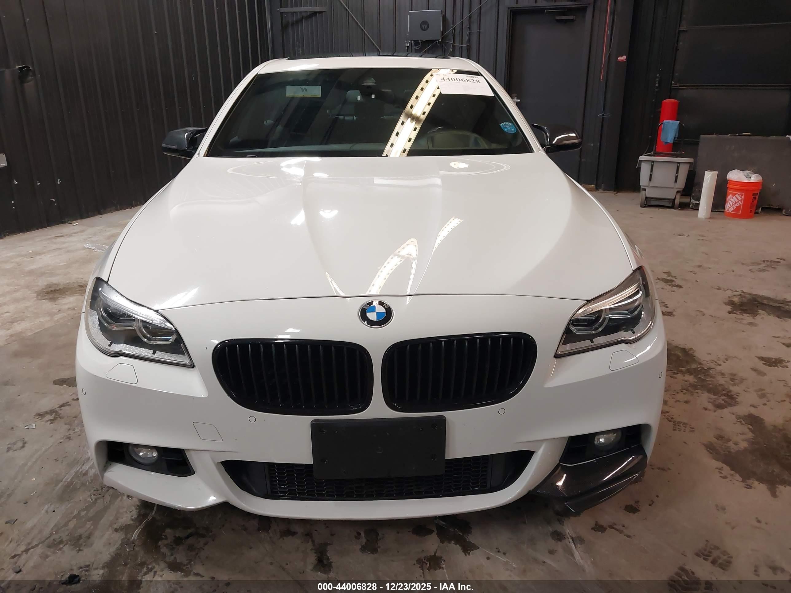 BMW 550I image 6