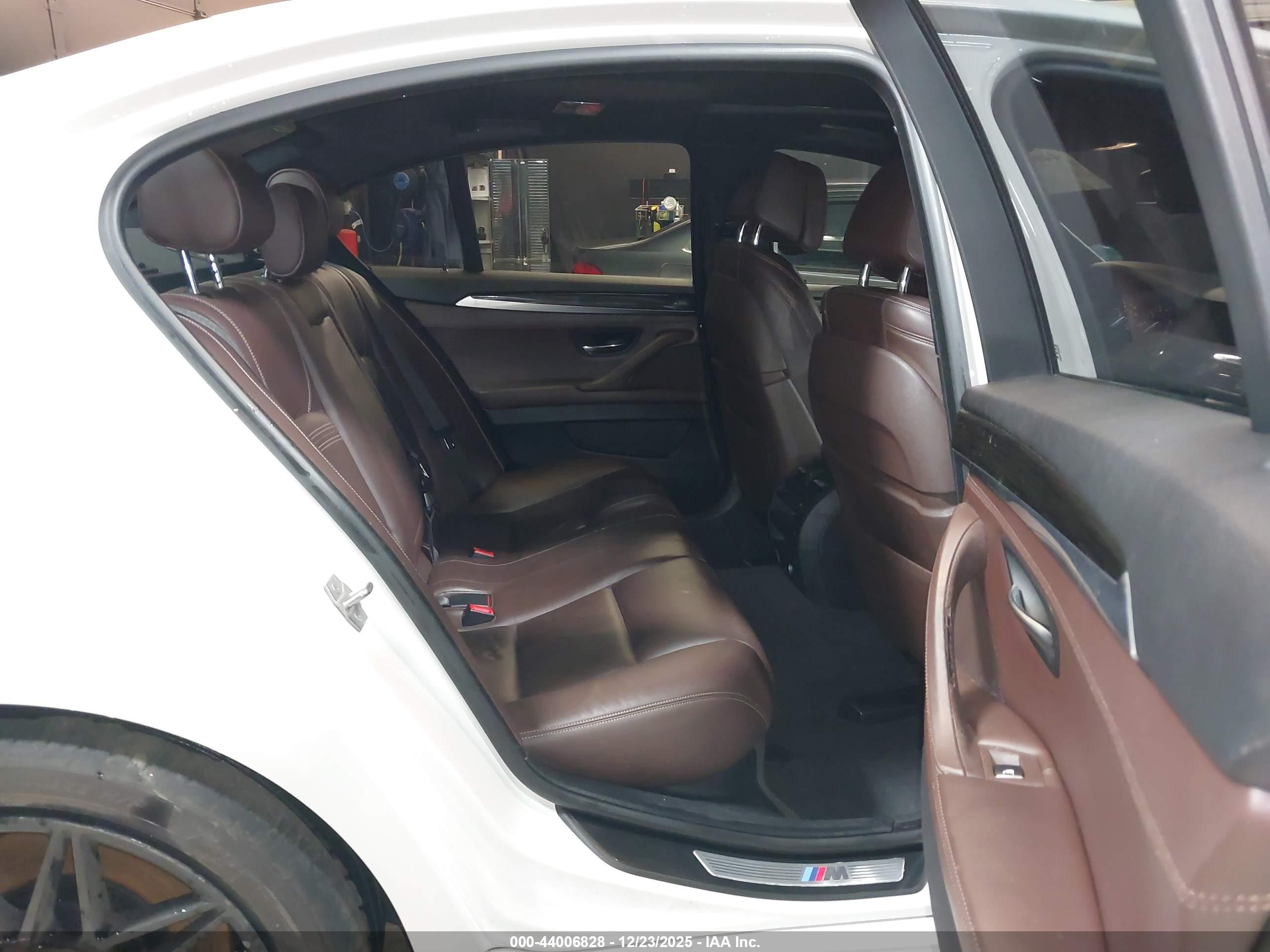 BMW 550I image 8