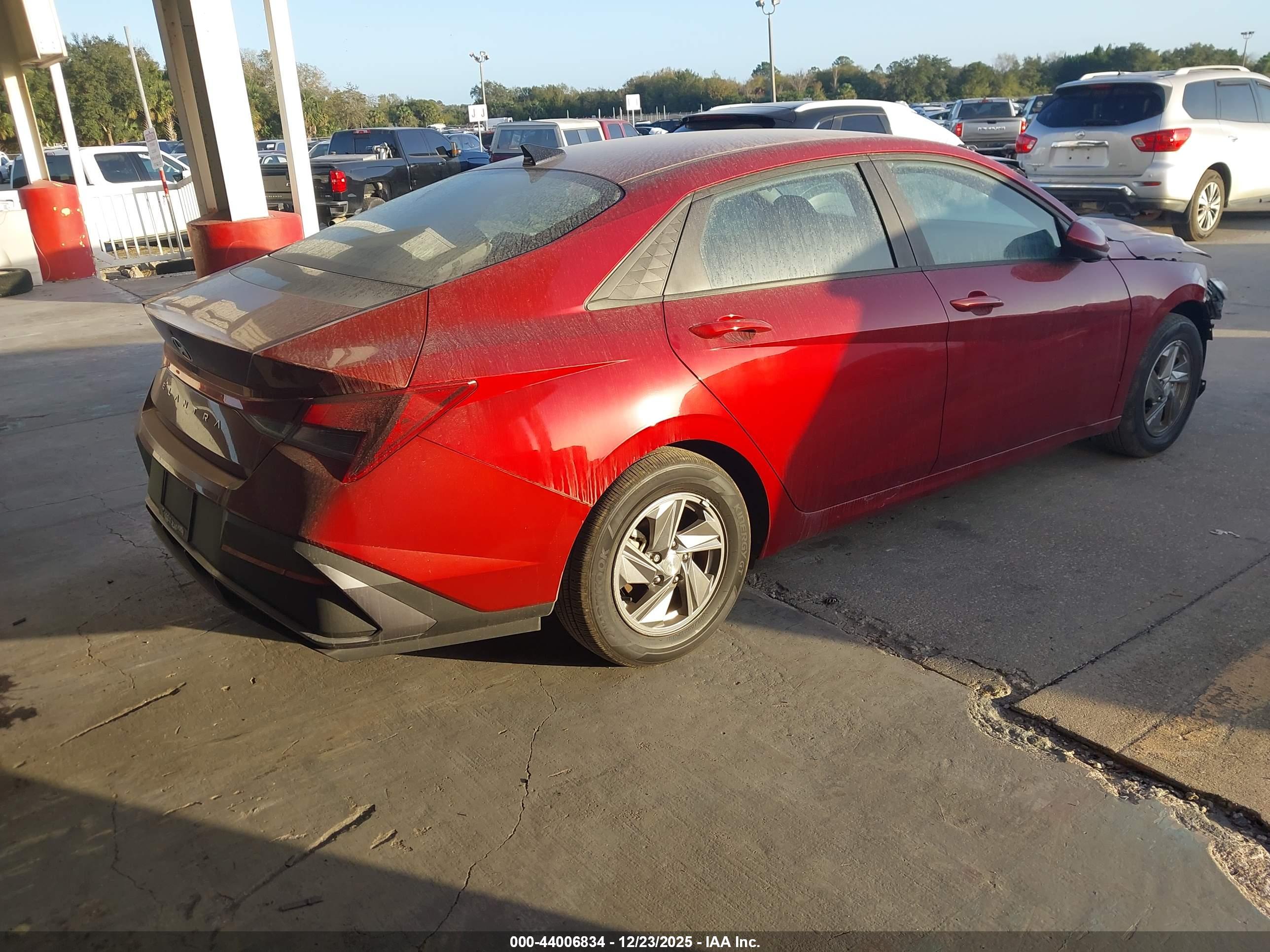 HYUNDAI ELANTRA image 4