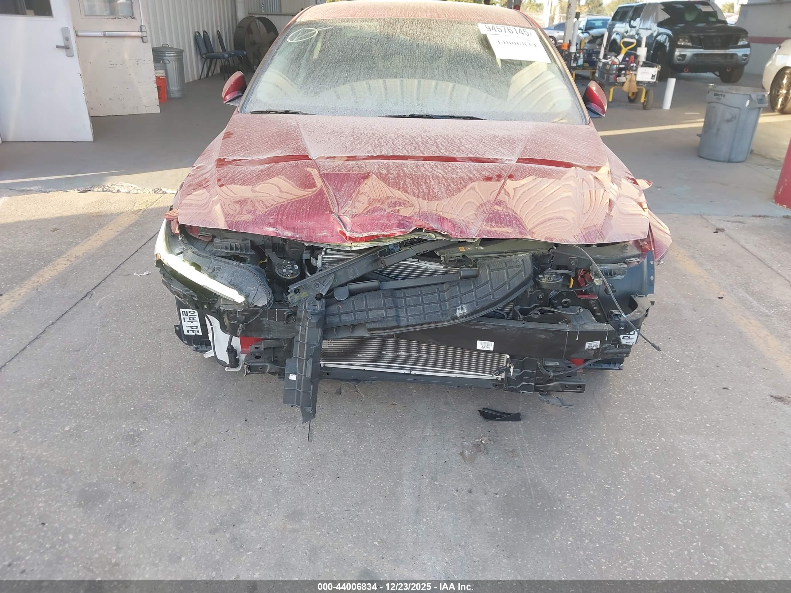 HYUNDAI ELANTRA image 6