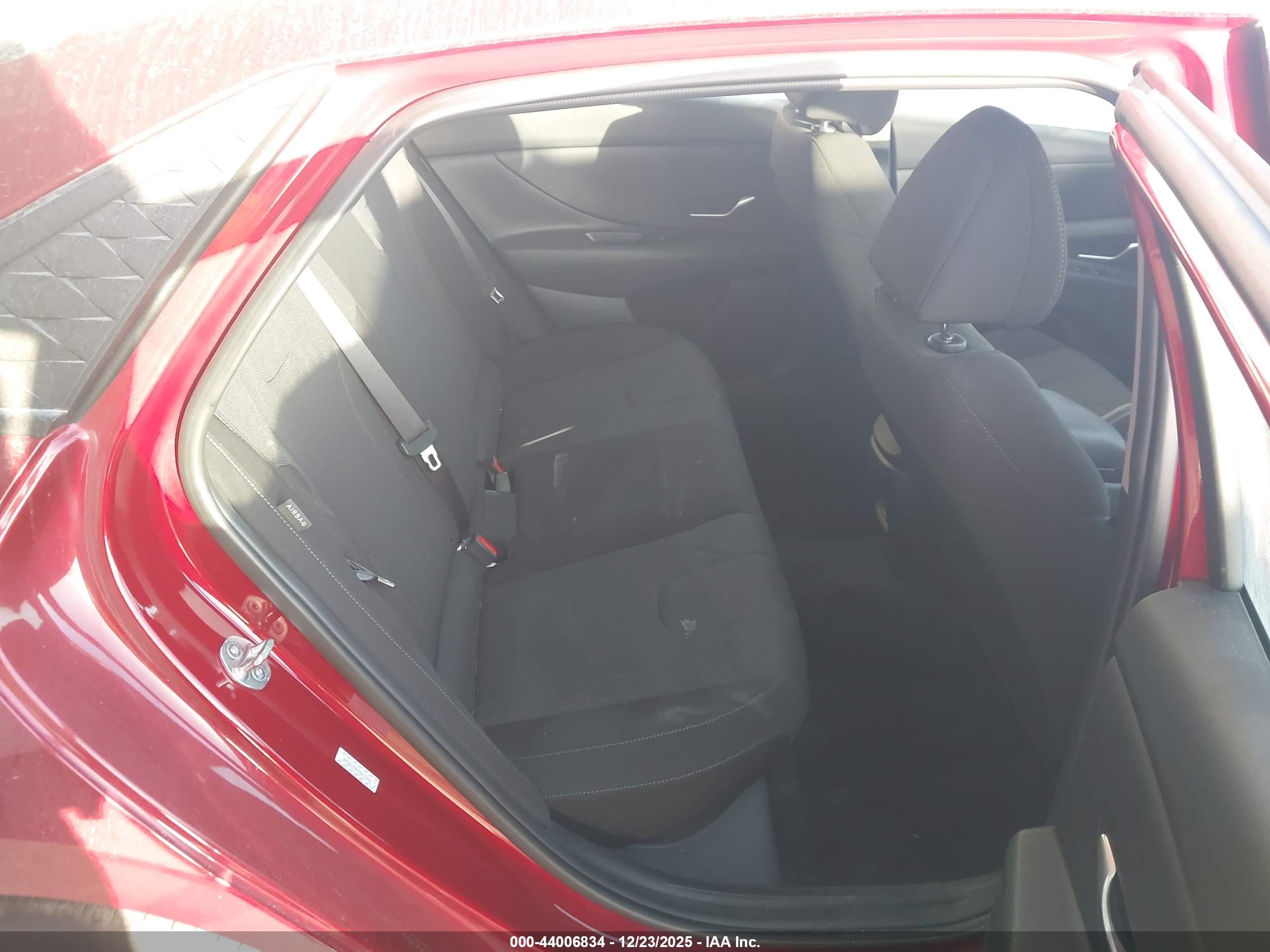 HYUNDAI ELANTRA image 8