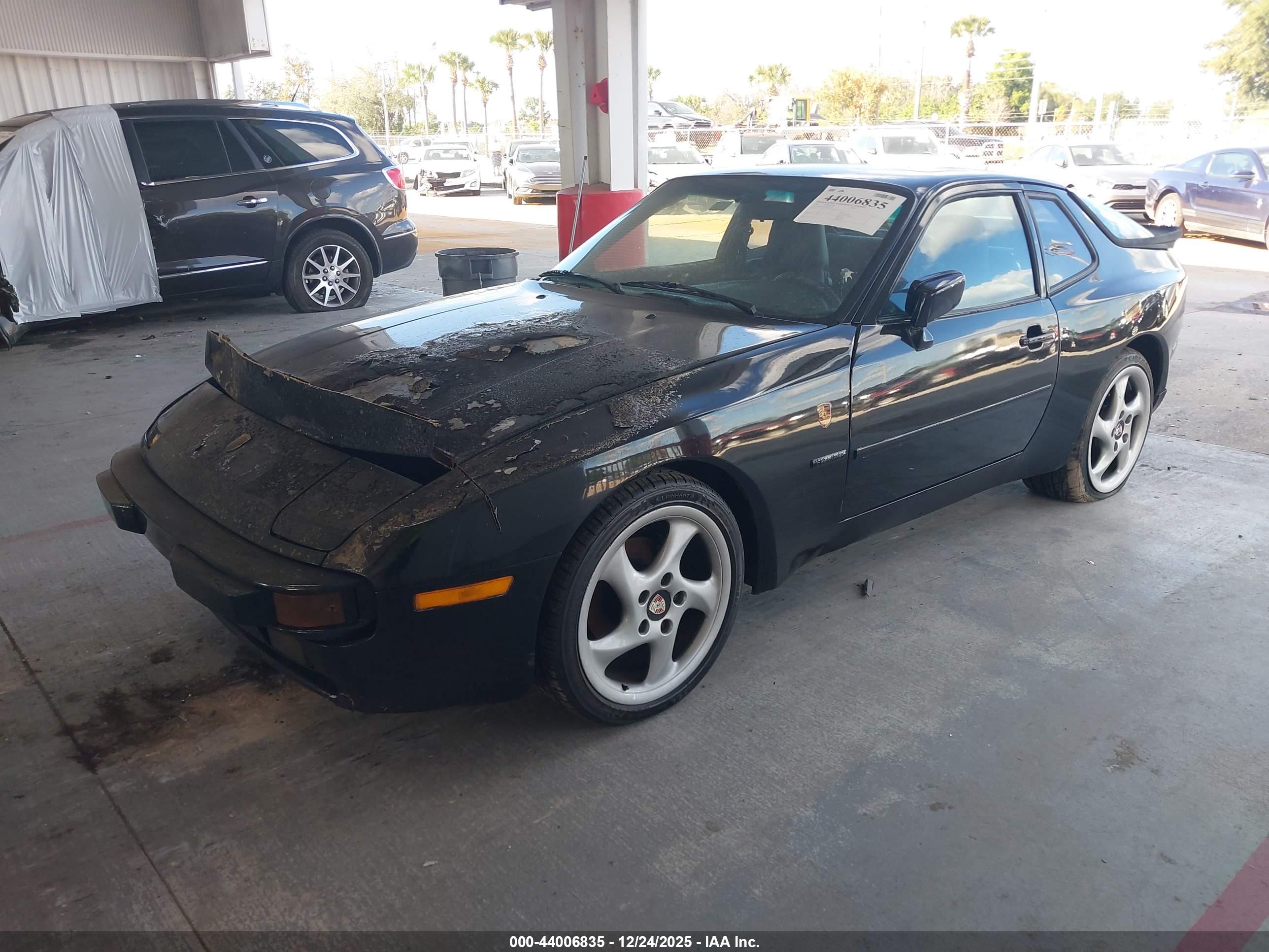 PORSCHE 944 image 2