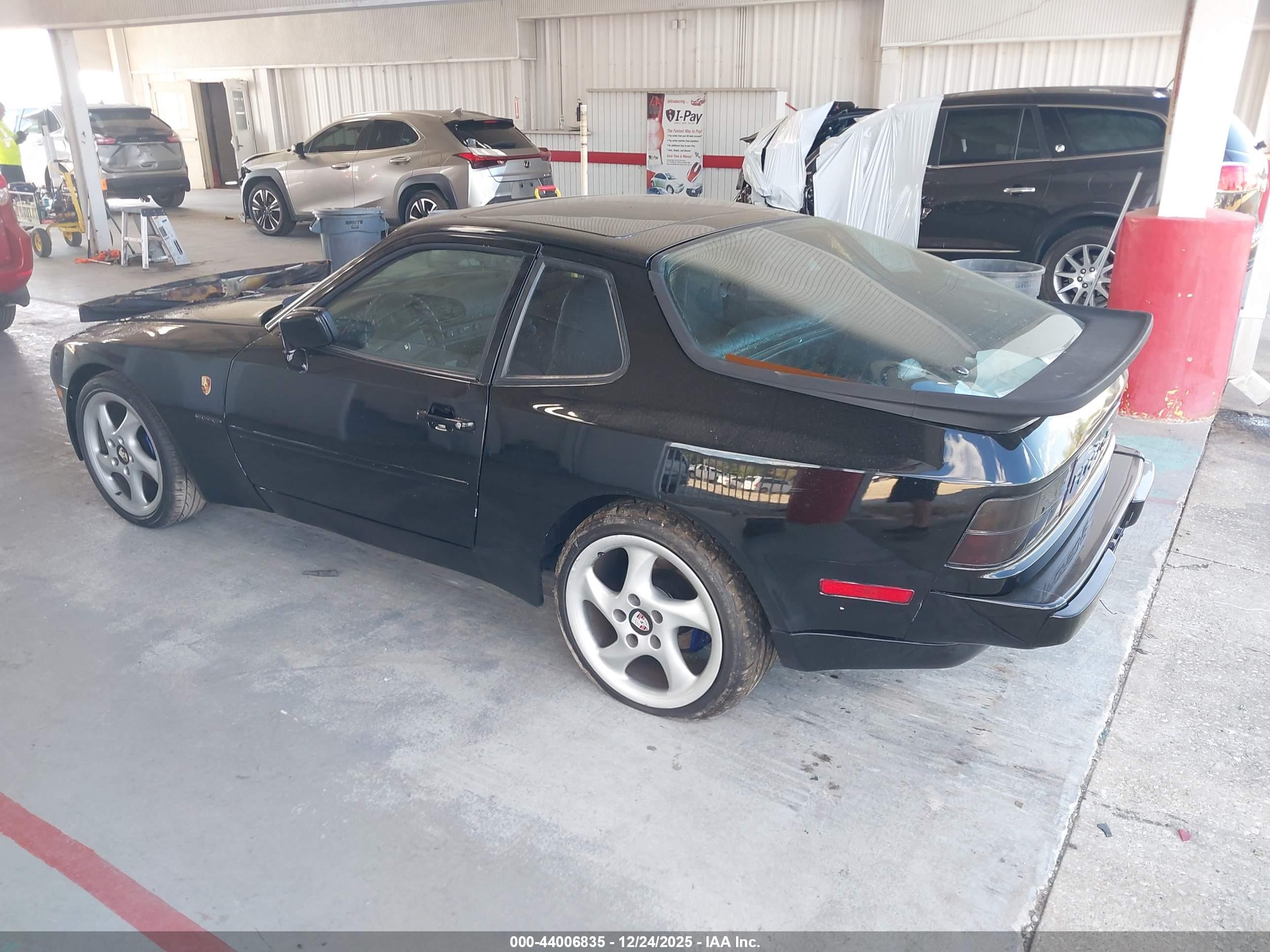 PORSCHE 944 image 3
