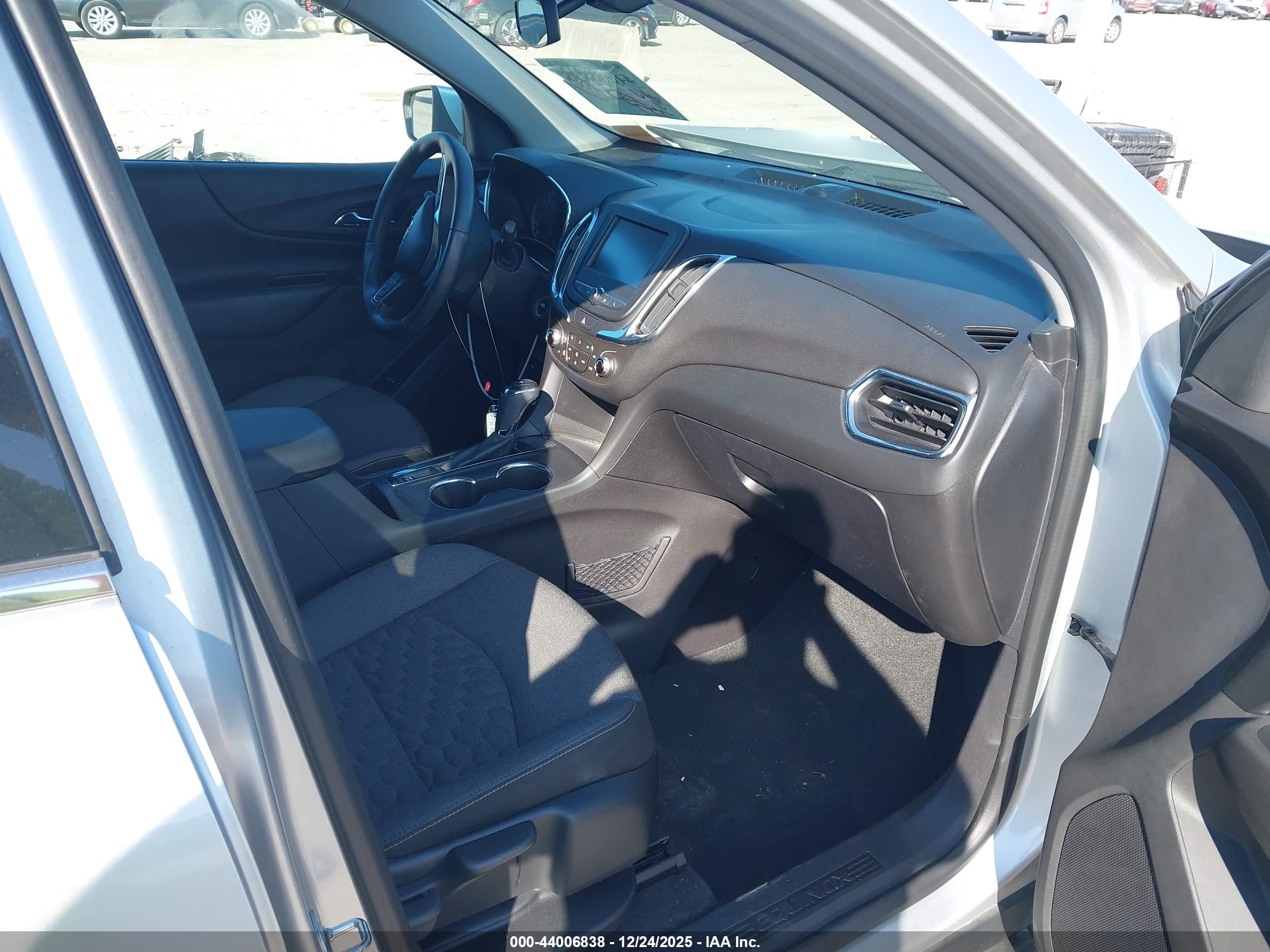 CHEVROLET EQUINOX image 5
