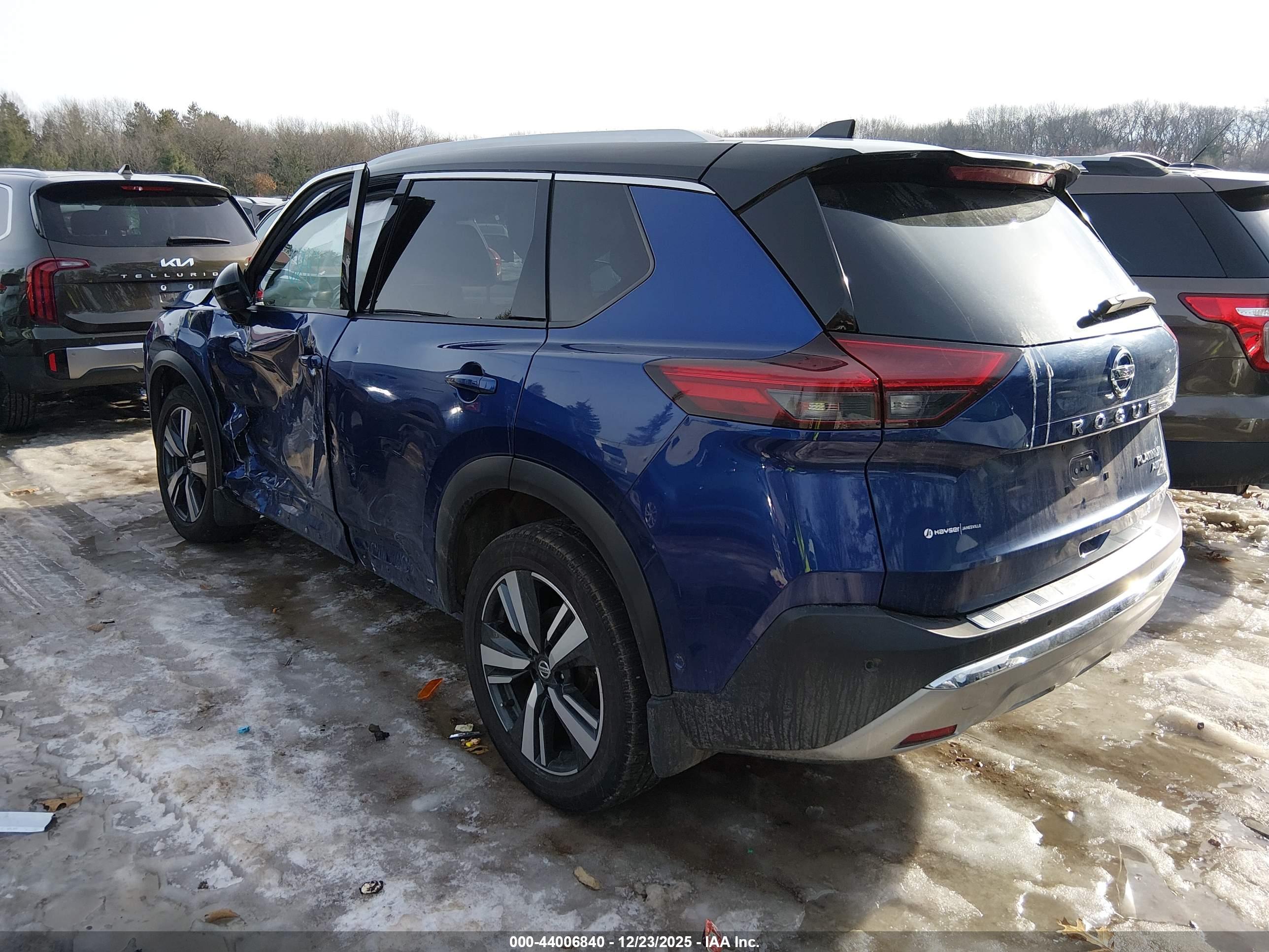 NISSAN ROGUE image 3