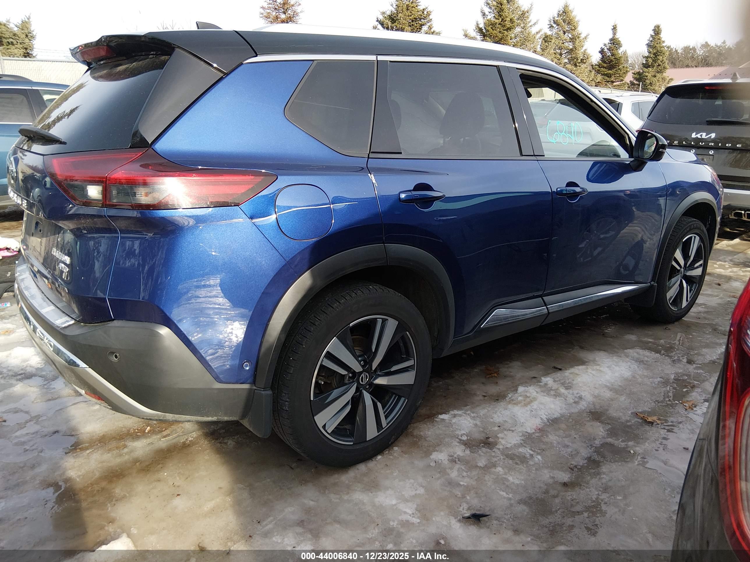 NISSAN ROGUE image 4
