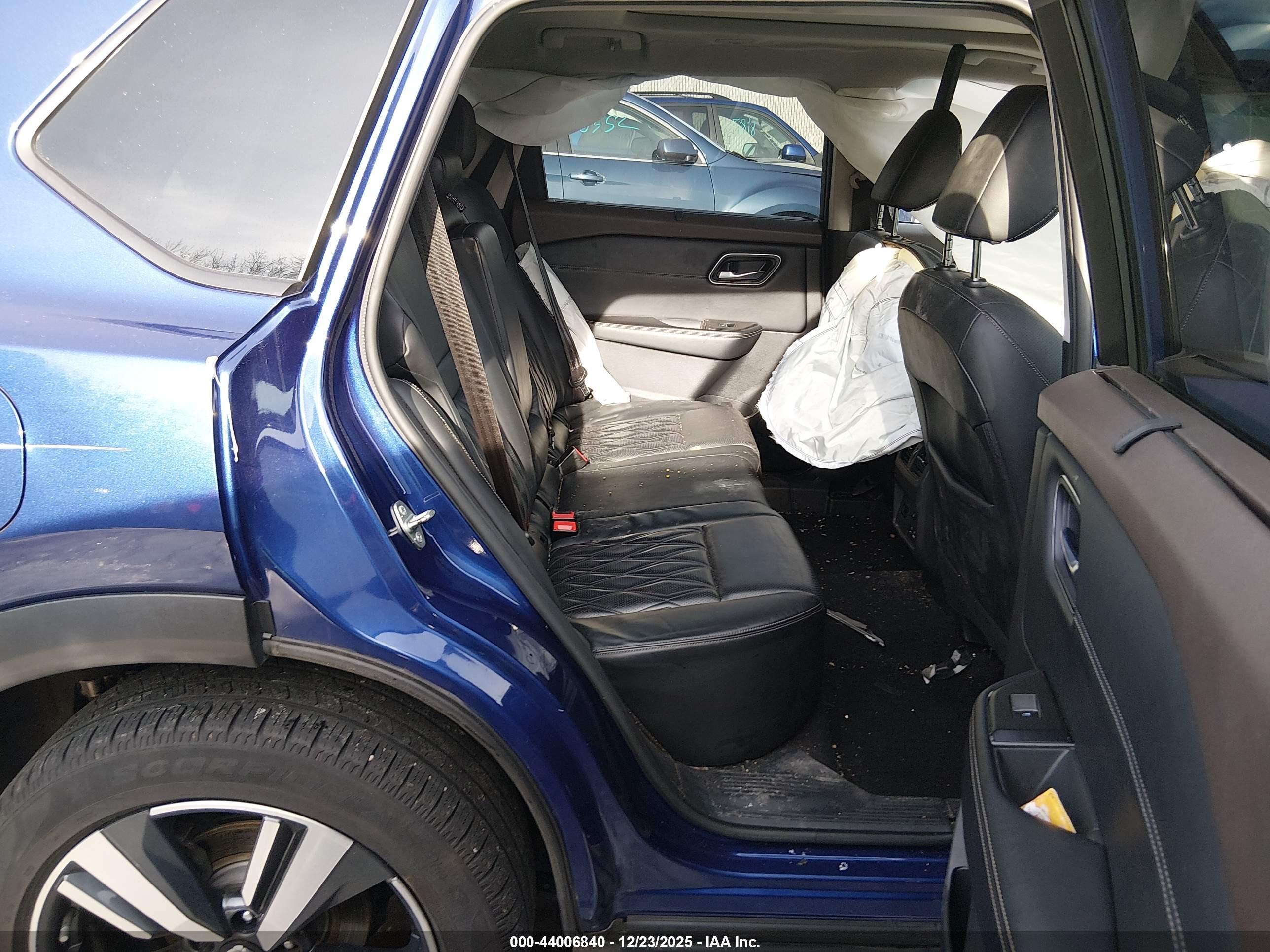 NISSAN ROGUE image 8