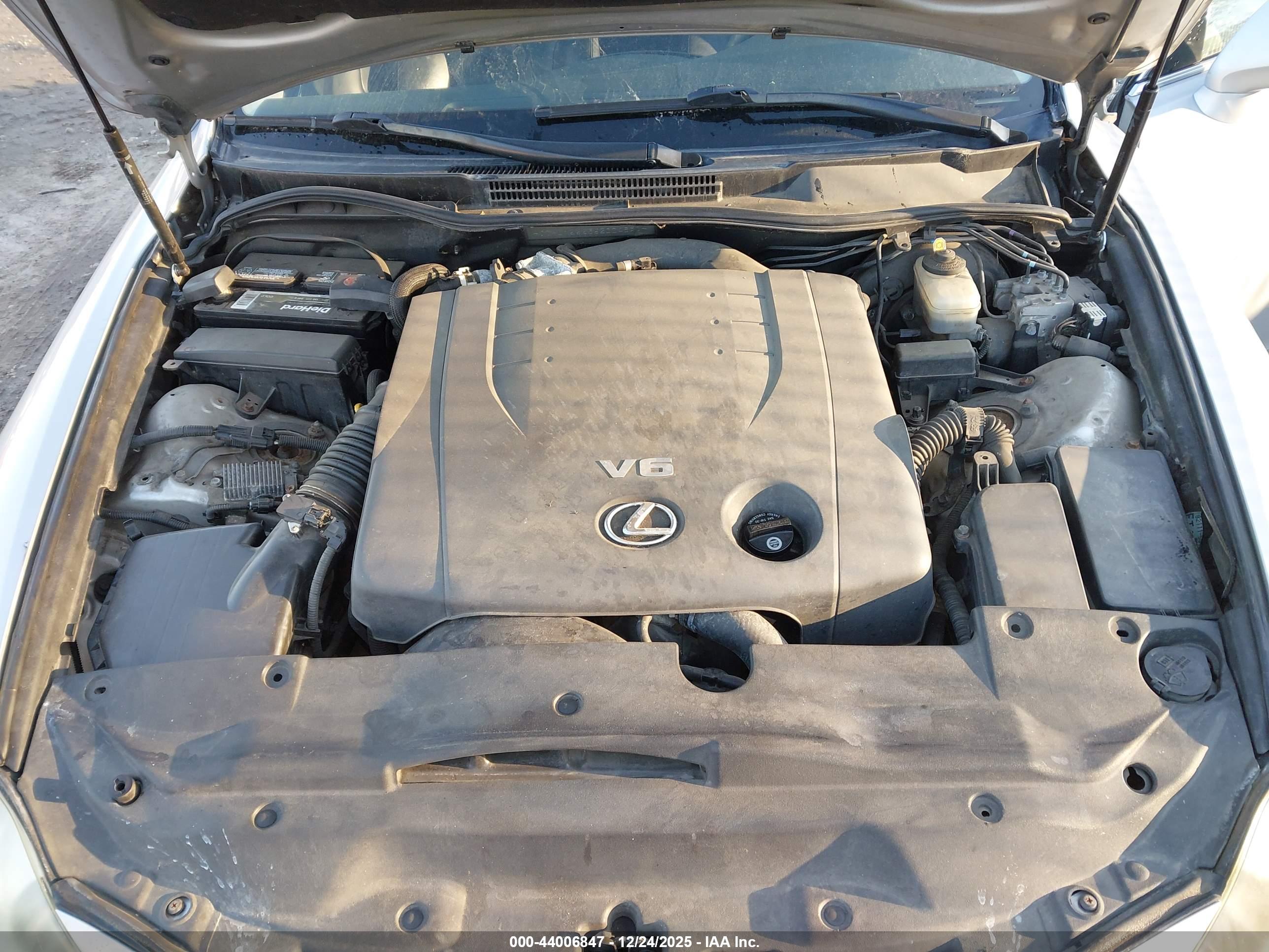 LEXUS IS image 10