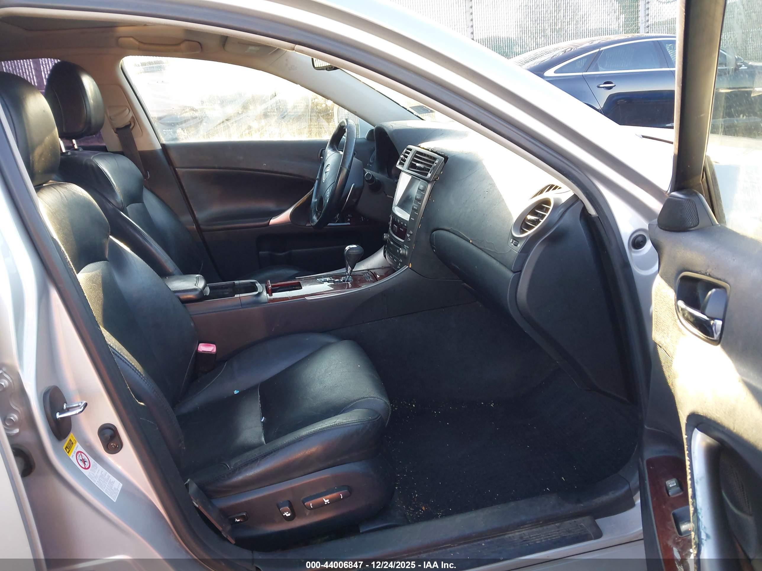 LEXUS IS image 5