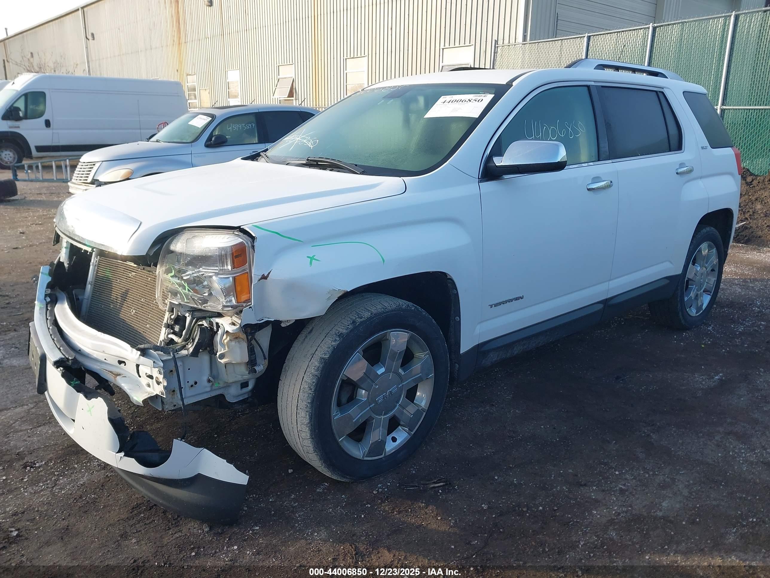 GMC TERRAIN image 2