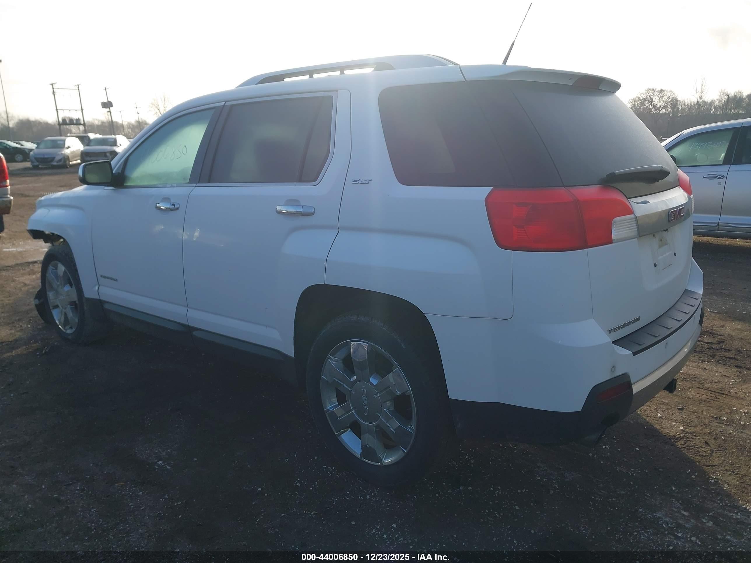 GMC TERRAIN image 3